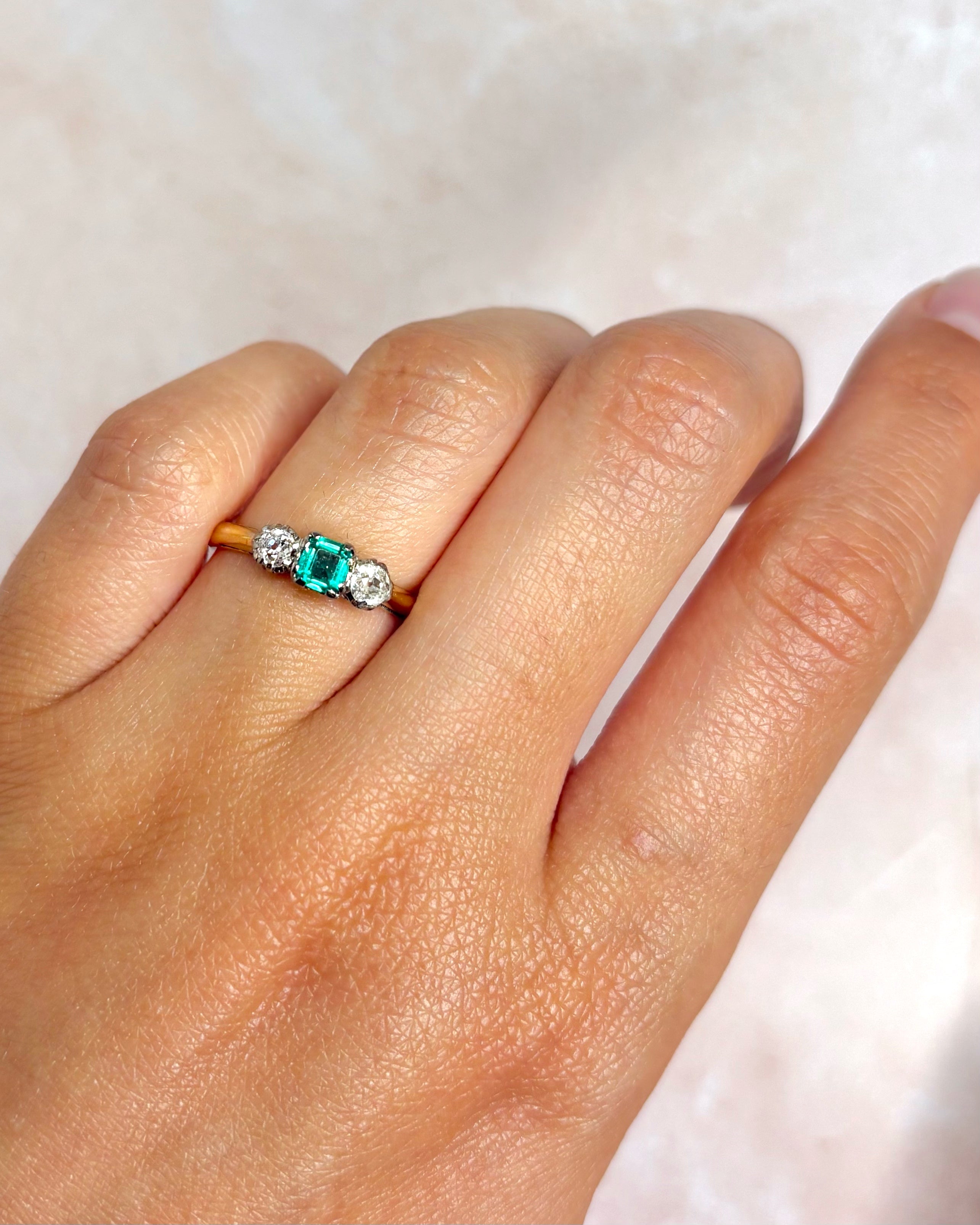 Emerald Trilogy Ring 0.24 Carat & Diamonds "Lucia"