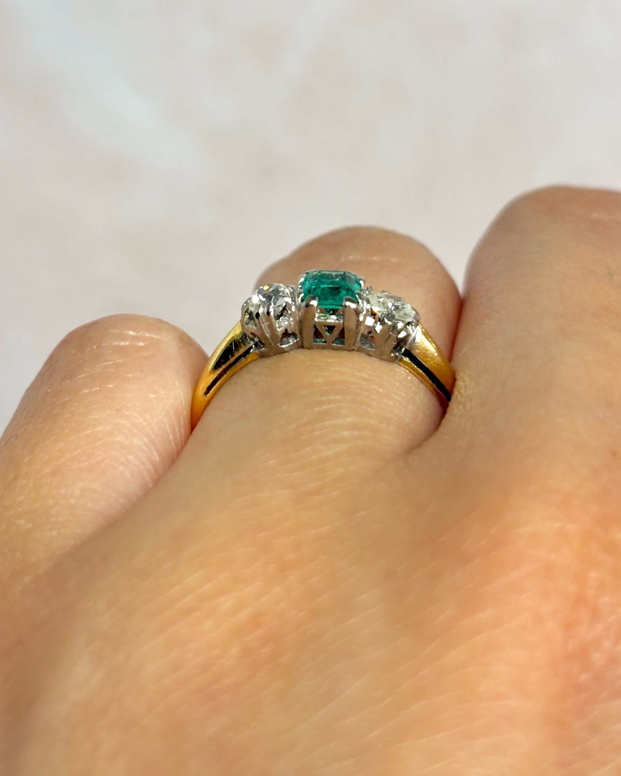 Emerald Trilogy Ring 0.24 Carat & Diamonds "Lucia"