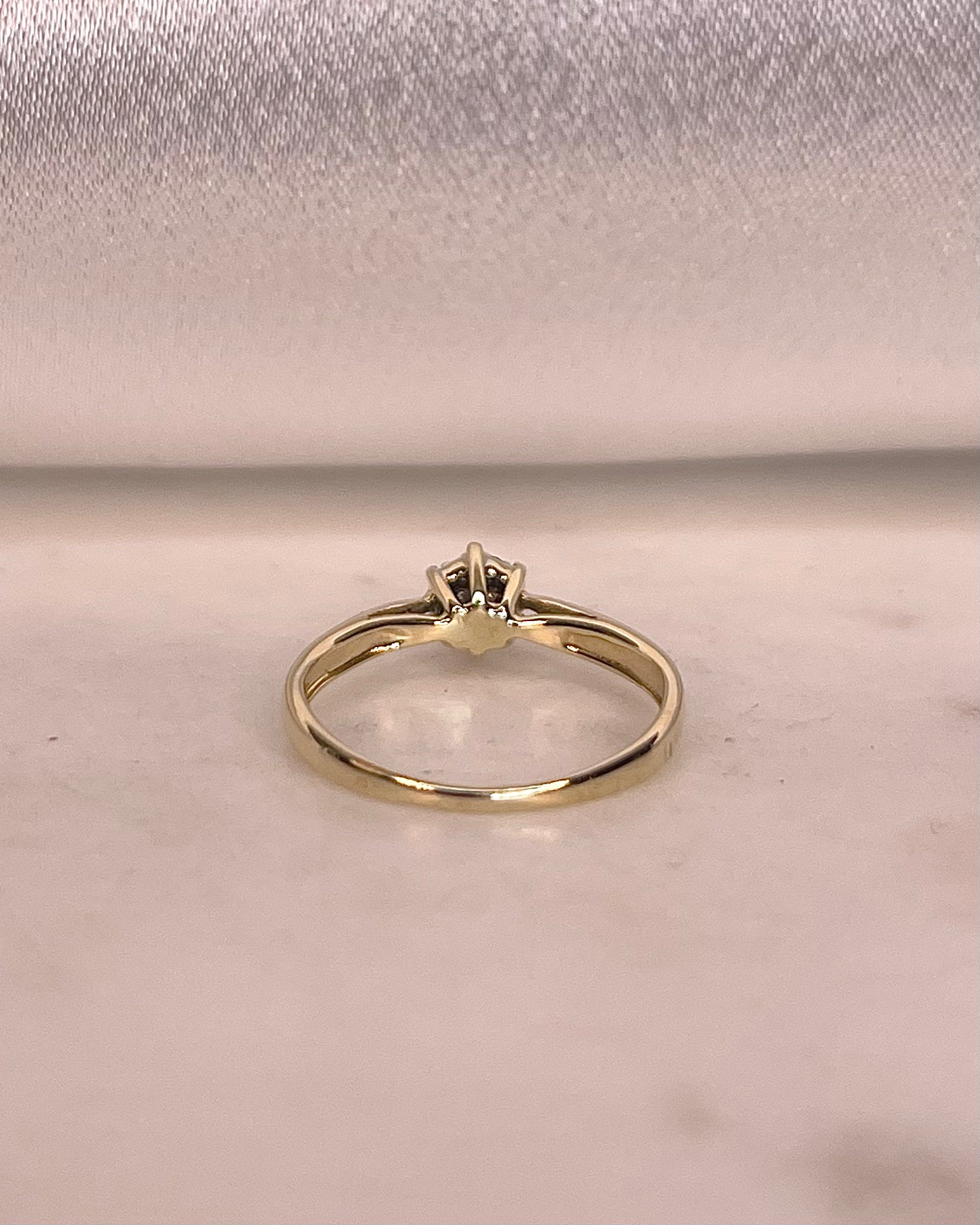 Anillo solitario flor 7 diamantes "Gwendy"