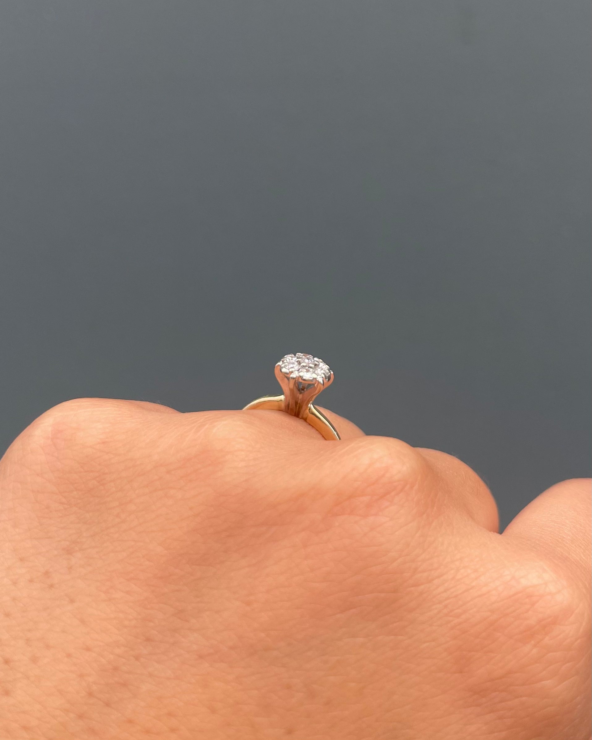 Anillo Flor Diamantes 0.28 quilates "Louisa"