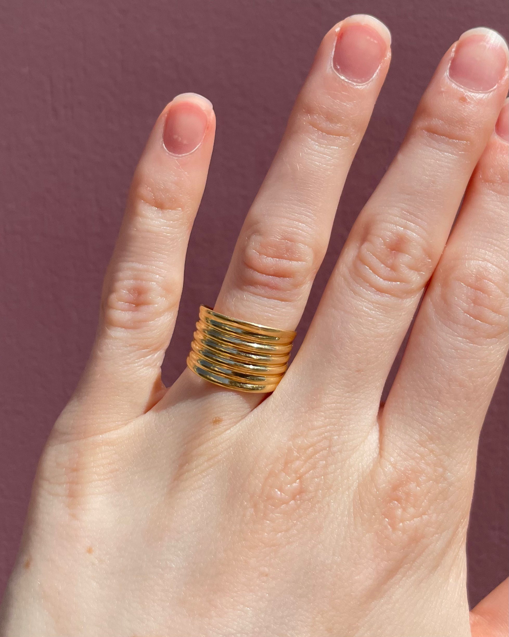 Anillo brazalete de oro de 18 quilates "Melania"