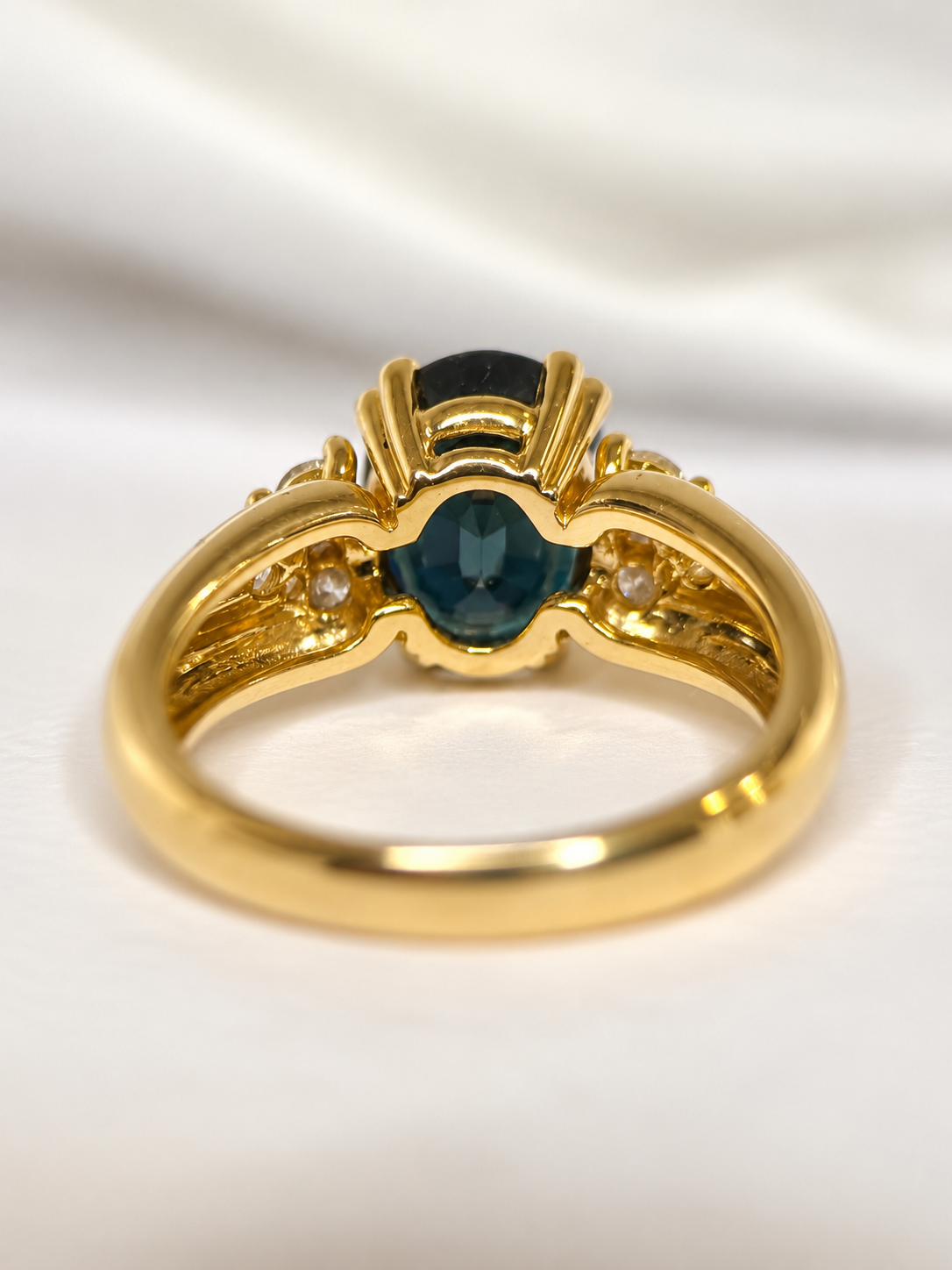 Bague Trilogie Saphir 3.50 carats & Diamants 0.42 carat 5.88g "Cécilia"
