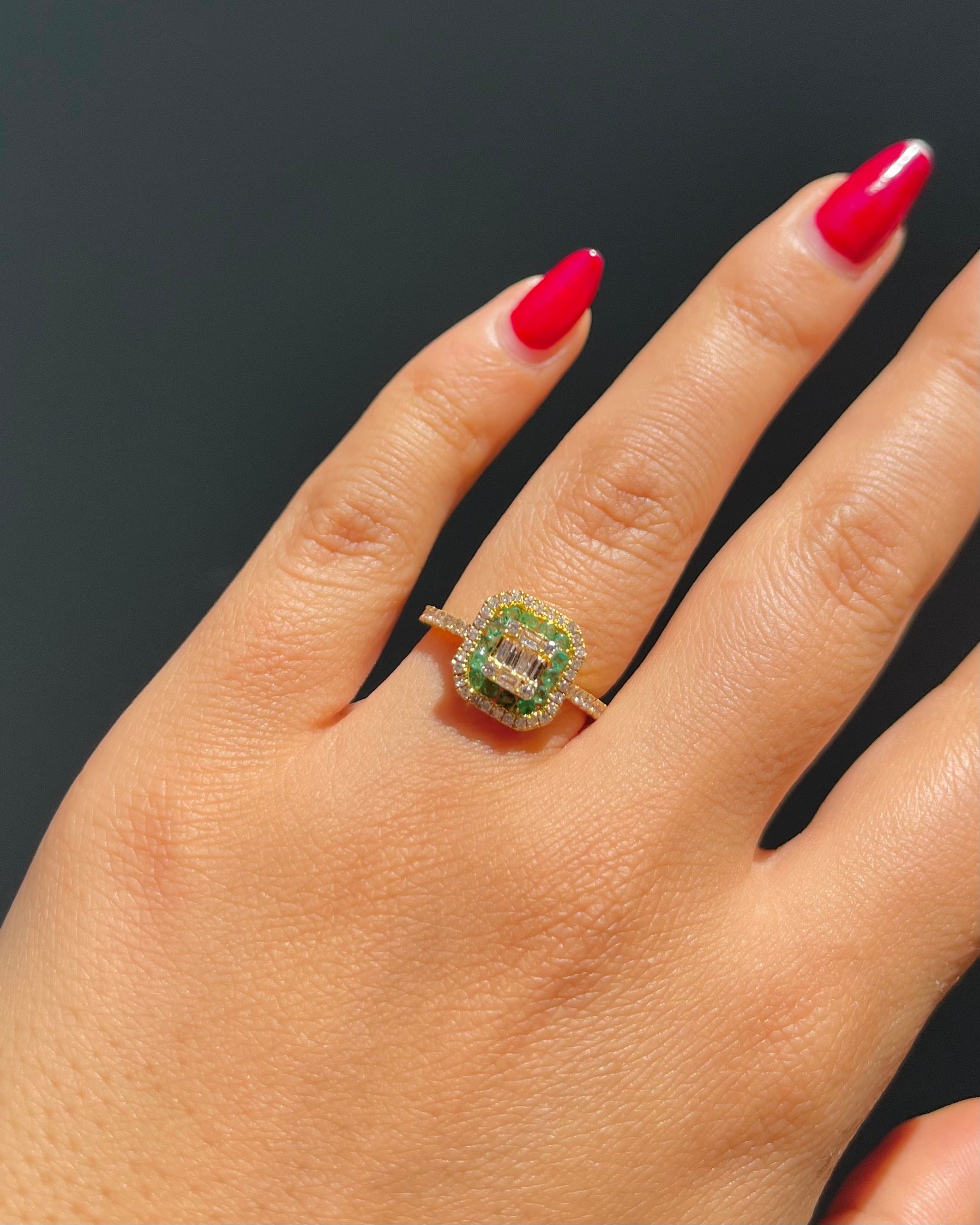 Bague Style Art-Déco Émeraudes 0.56 carat & 40 Diamants “Apolline”