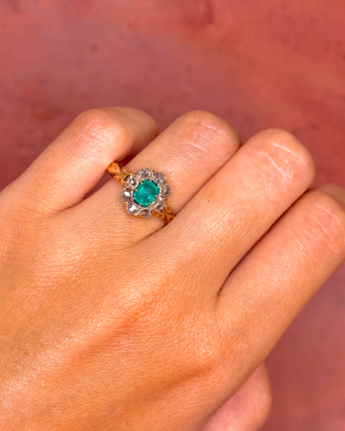 Bague Marguerite Art-Déco Émeraude 0.60 carat & Diamants 0.40 carat "Cléa"