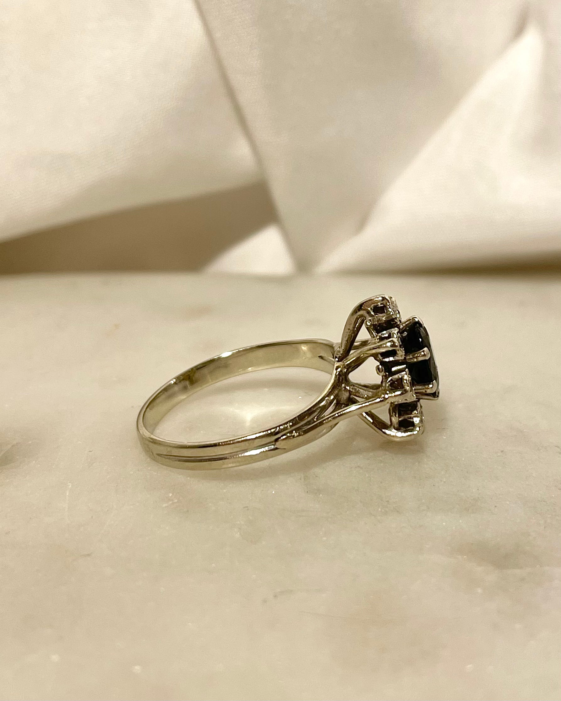 Bague Marguerite Saphir 0.80 carat & Diamants “Belvira”