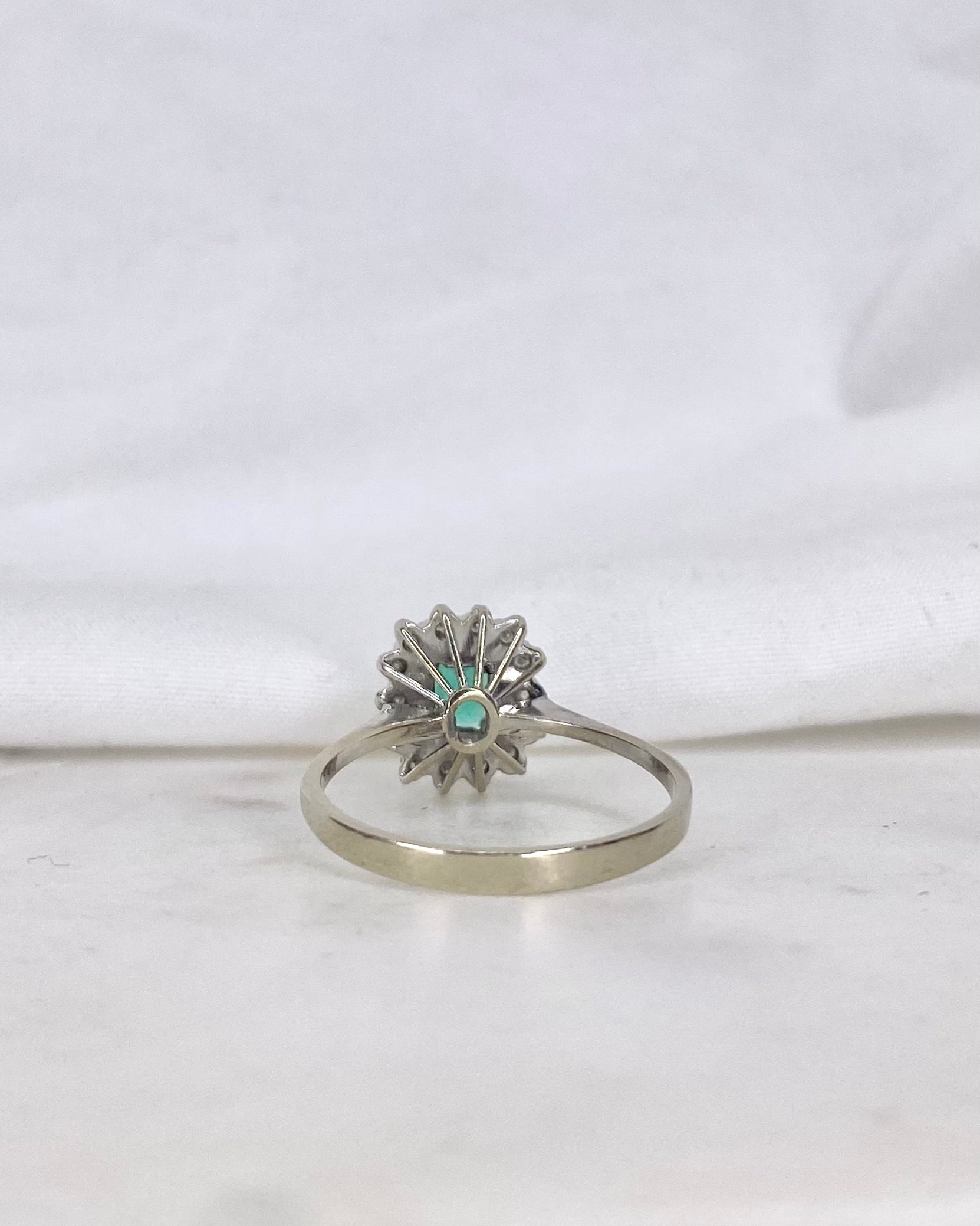 Bague Marguerite Emeraude 0.34 carat & Diamants "Brune"