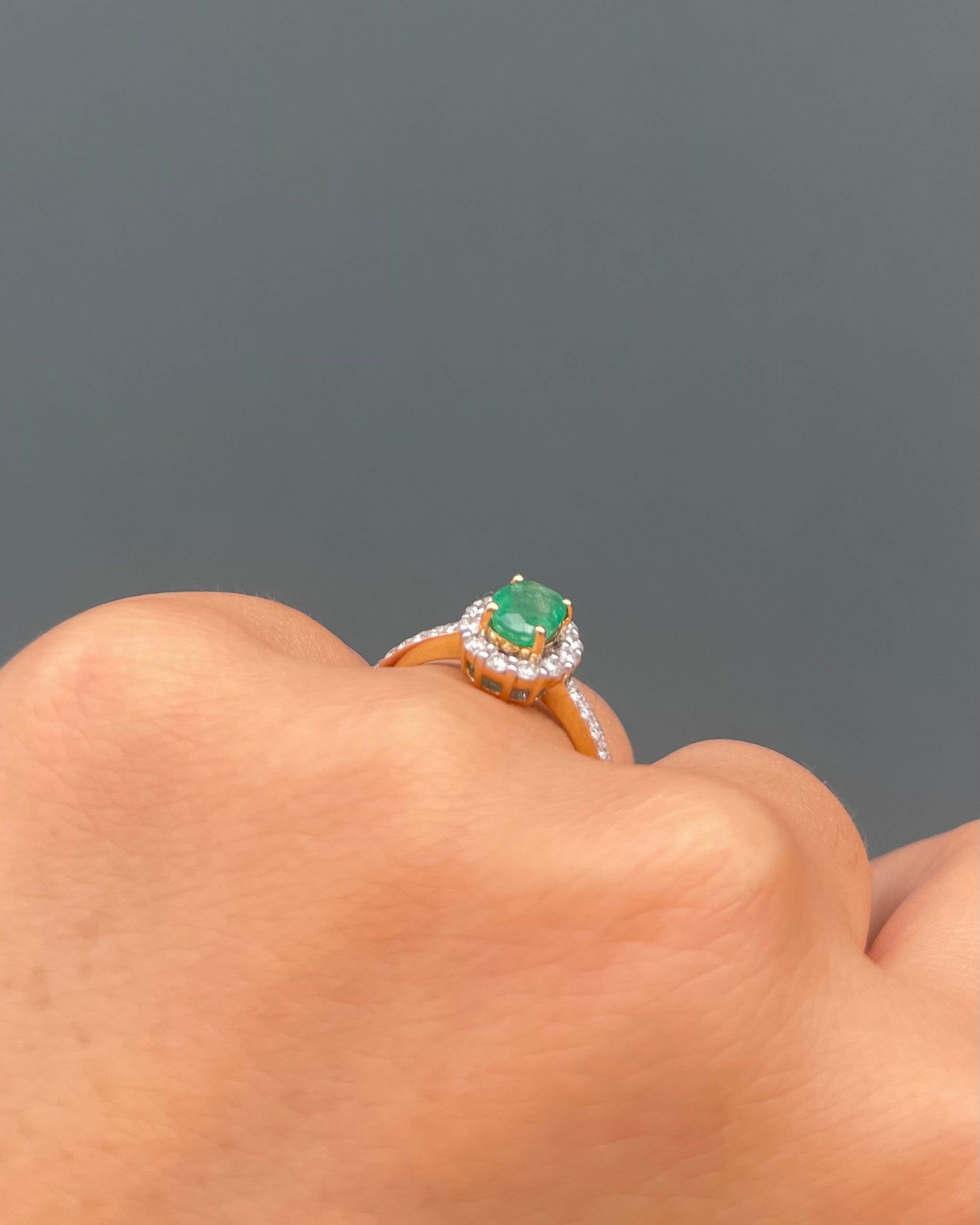 Bague Marguerite Emeraude 0.65 carat & 26 Diamants "Felice"