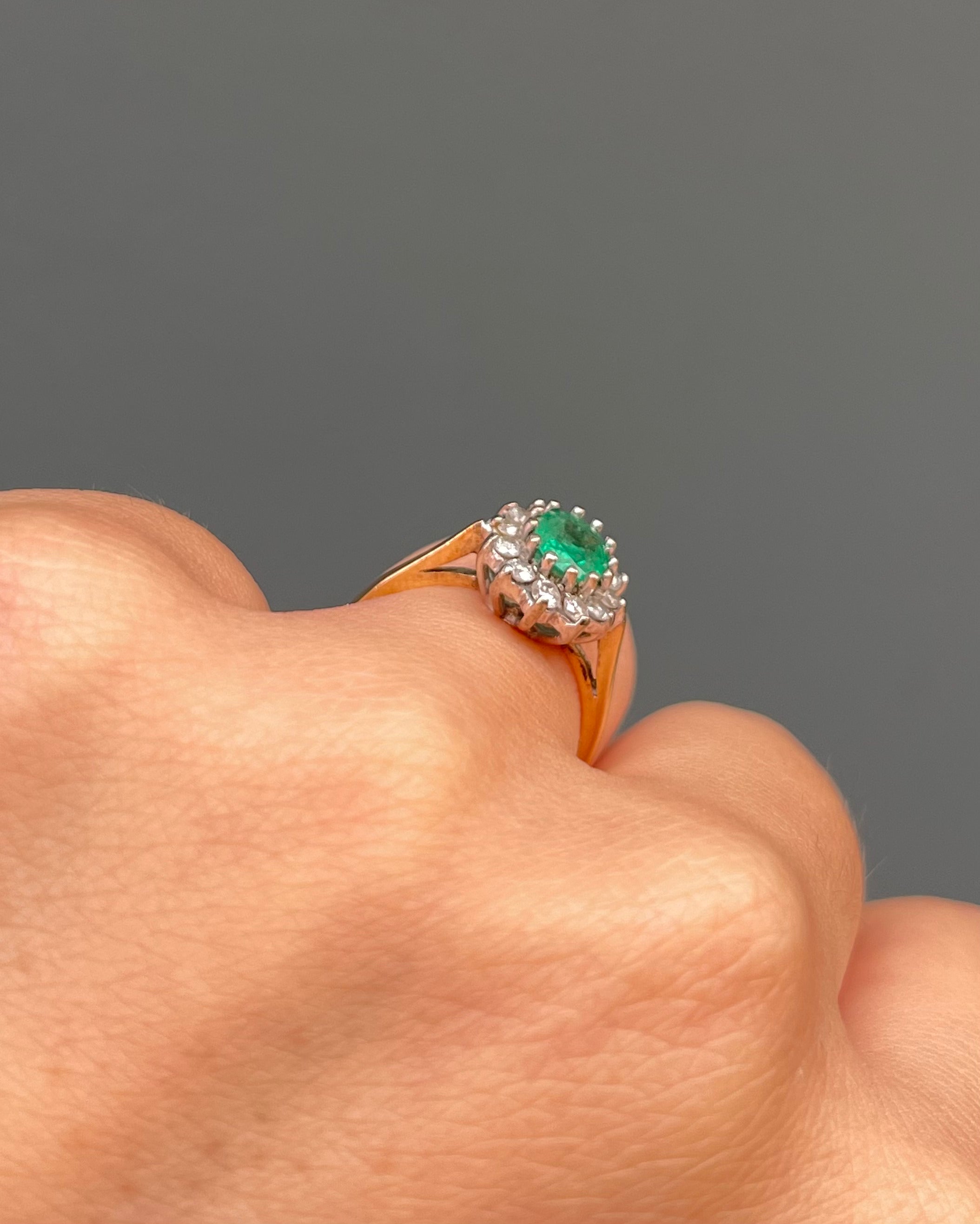 Bague Marguerite Émeraude 0.80 carat & 12 Diamants "Coline"