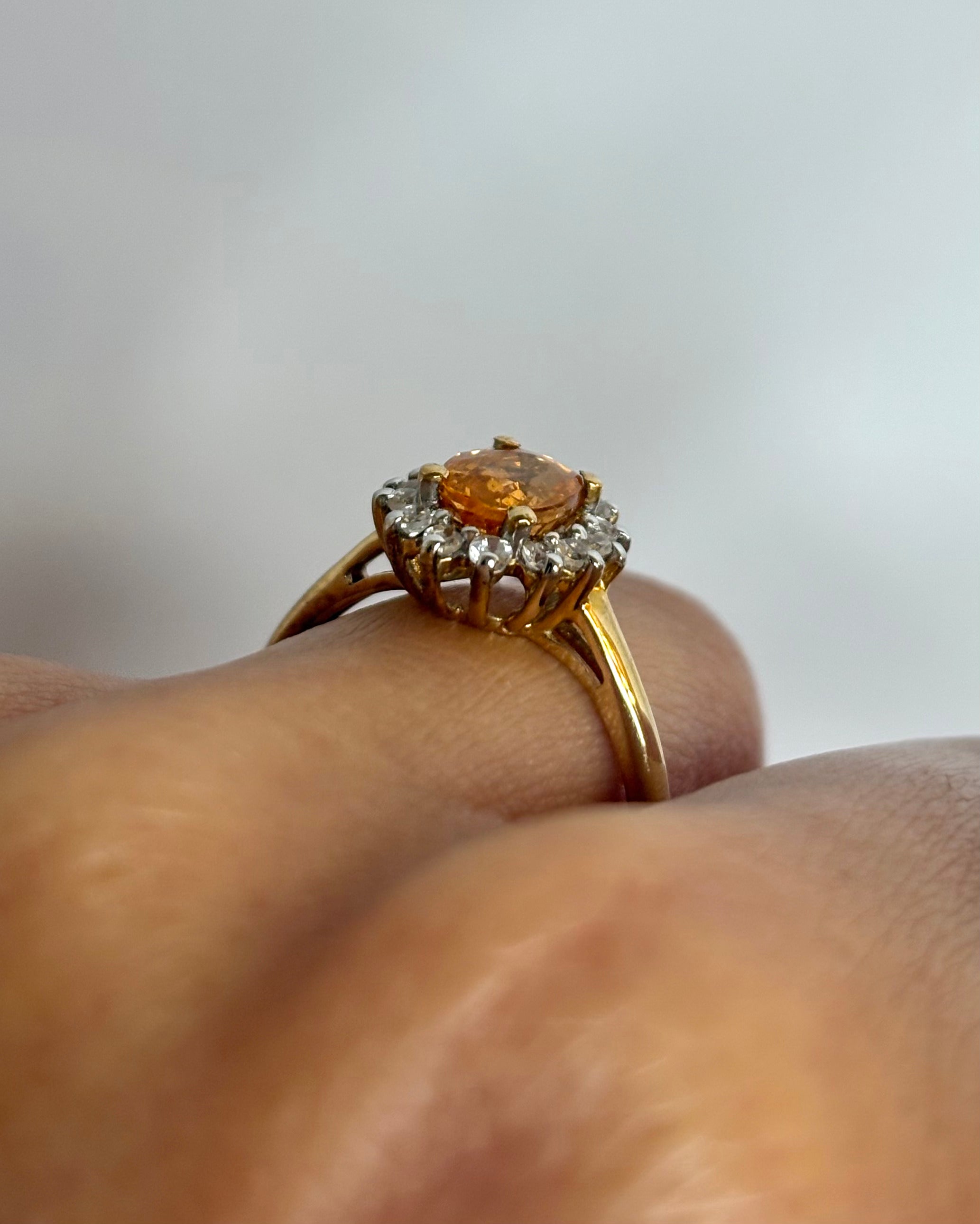 Bague Marguerite Grenat Hessonite 1.40 carat & 14 Topazes Blanches "Orlane"