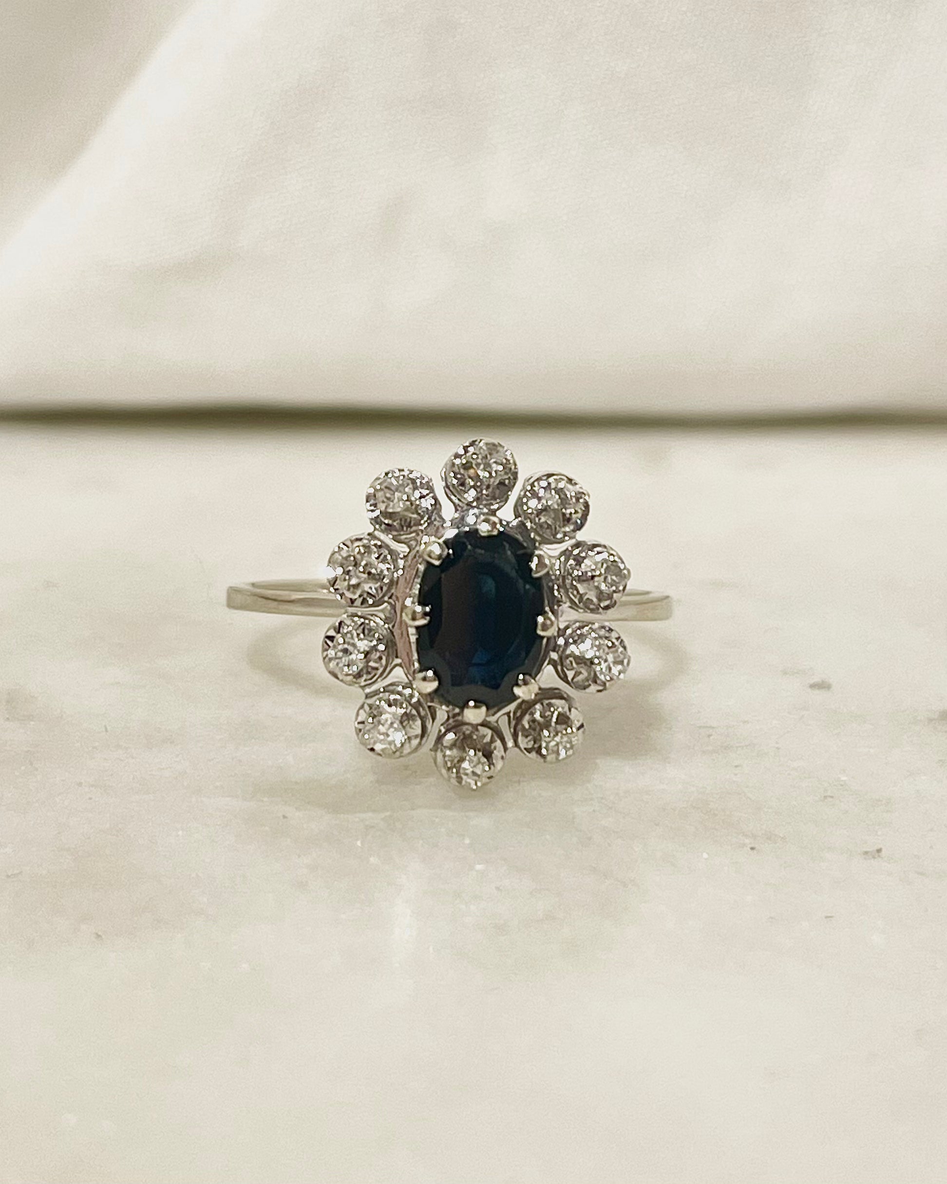 Bague Marguerite Saphir 1.05 carat & 10 Diamants “Shana”