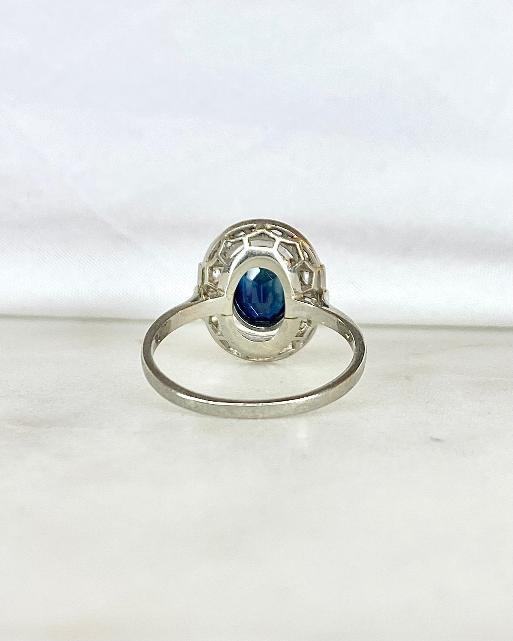 Bague Art Déco Saphir 1.80 carat & Diamants "Amandine"