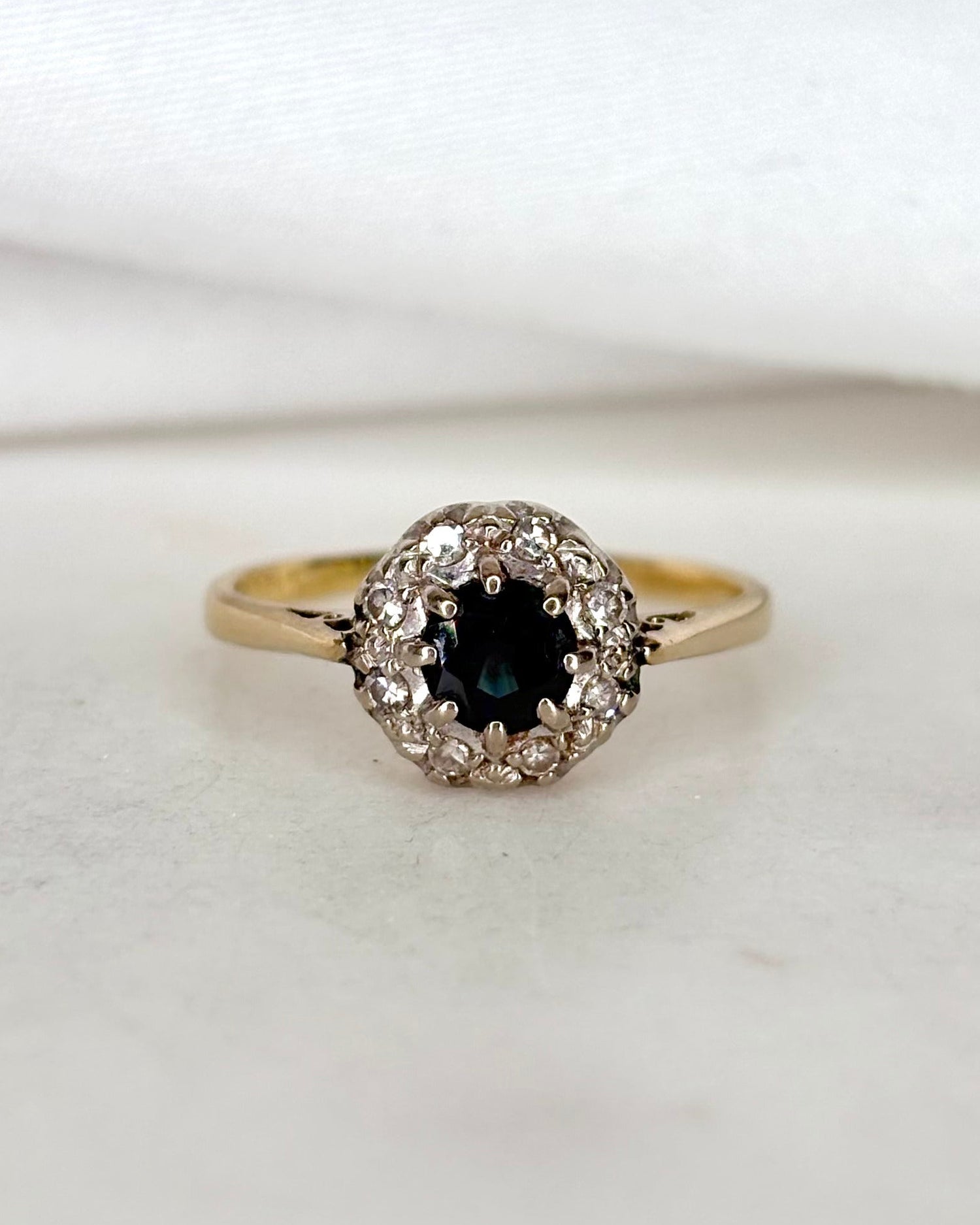 Bague Marguerite Saphir 0.50 carat & 8 Diamants "Arlette"