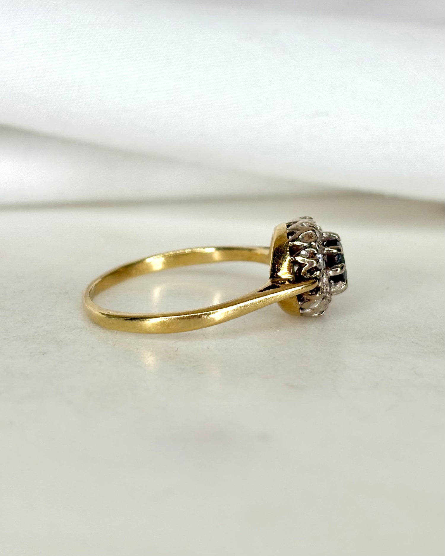 Bague Marguerite Saphir 0.50 carat & 8 Diamants "Arlette"