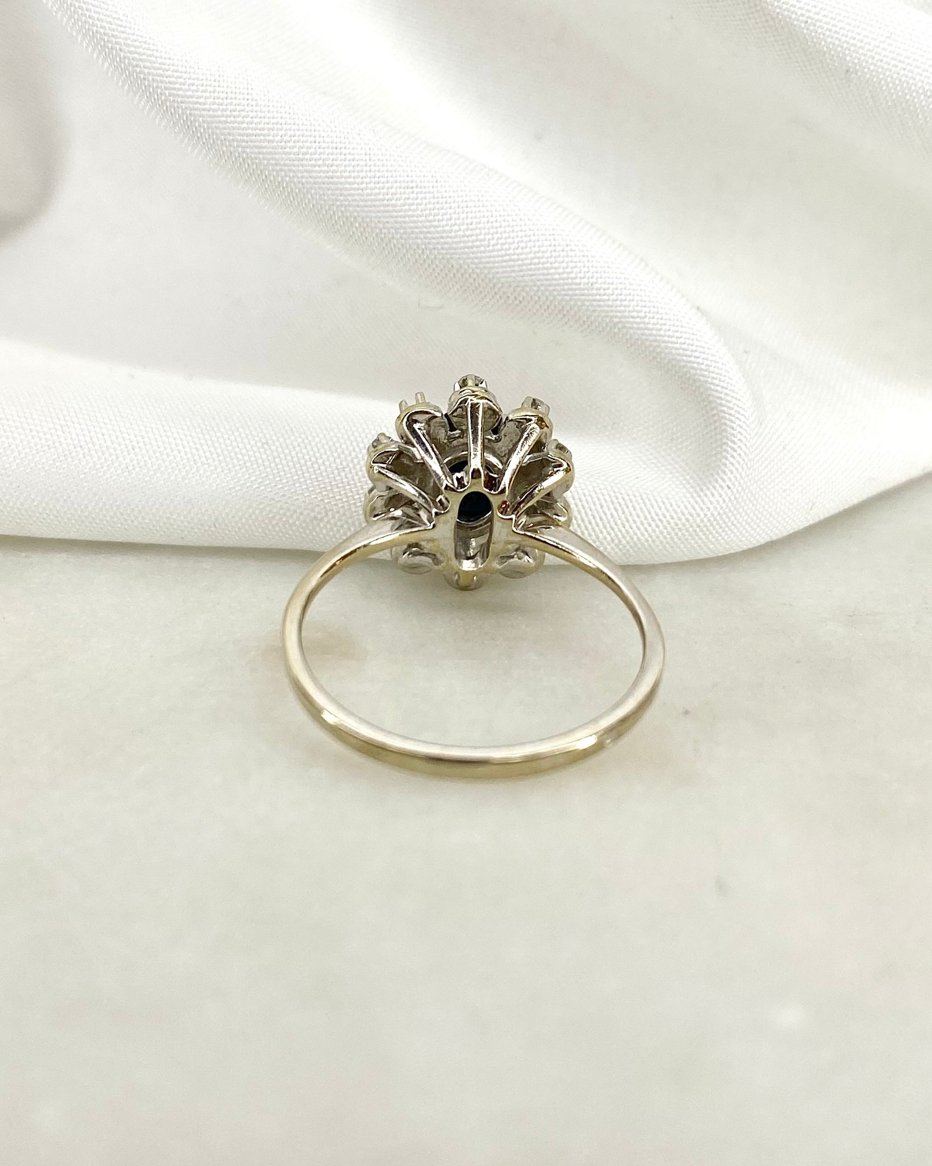 Bague Marguerite Saphir 1.05 carat & 10 Diamants 0.20 carat “Shana”