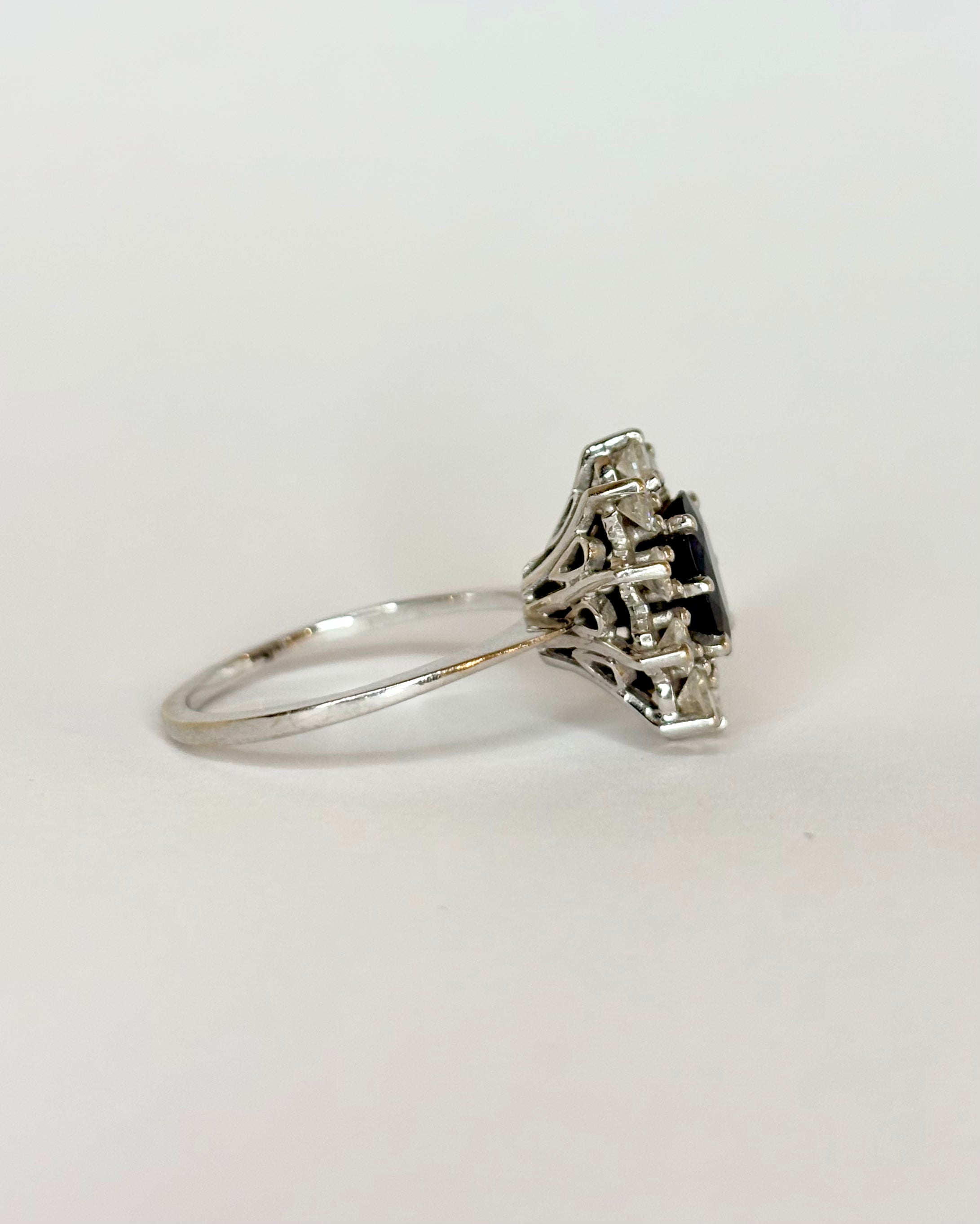 Bague Marguerite Saphir 1.75 ct & Diamants 0.60 ct "Apolline"