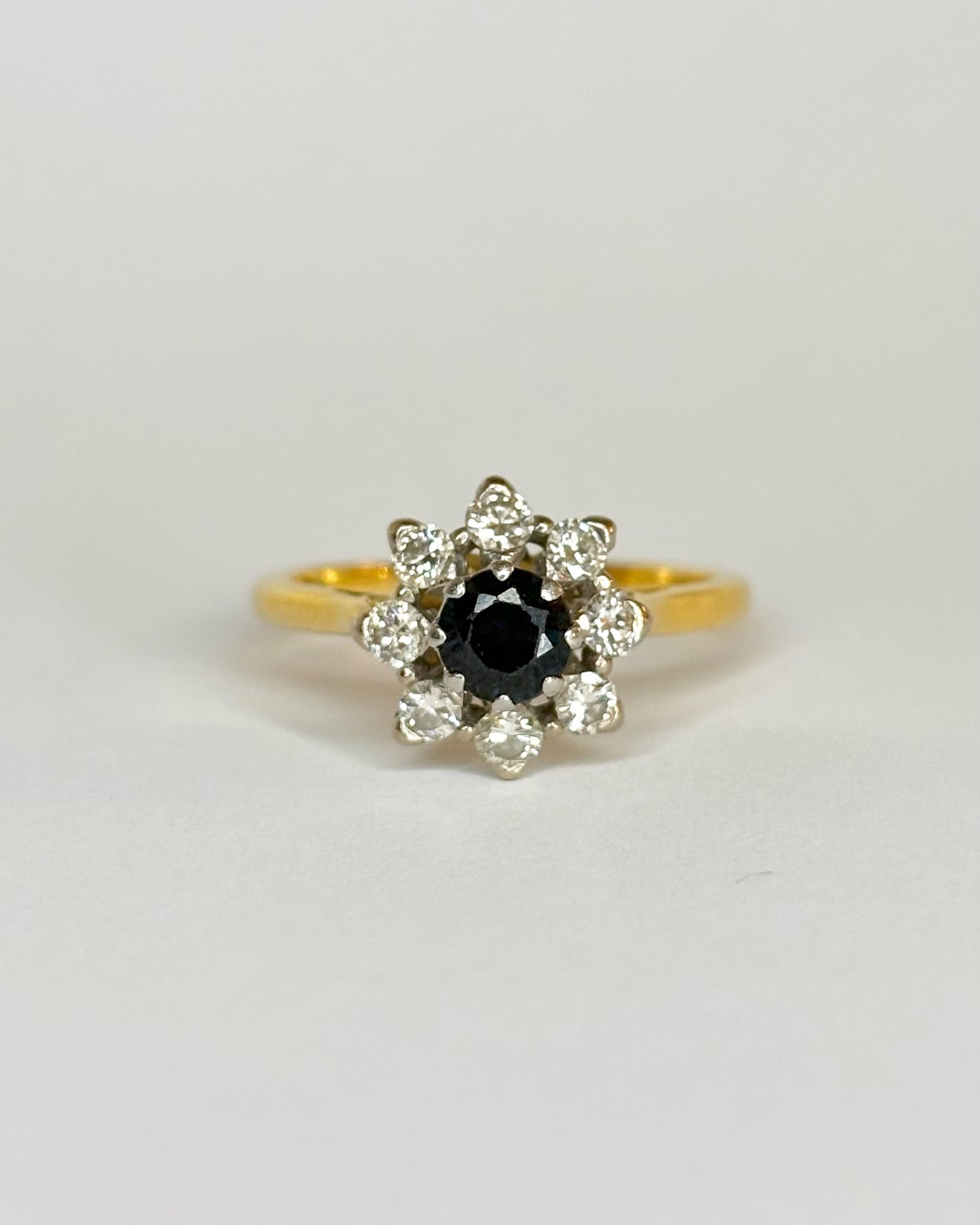 Bague Marguerite Saphir 0.84 carat & Diamants 0.40 carat "Arya"