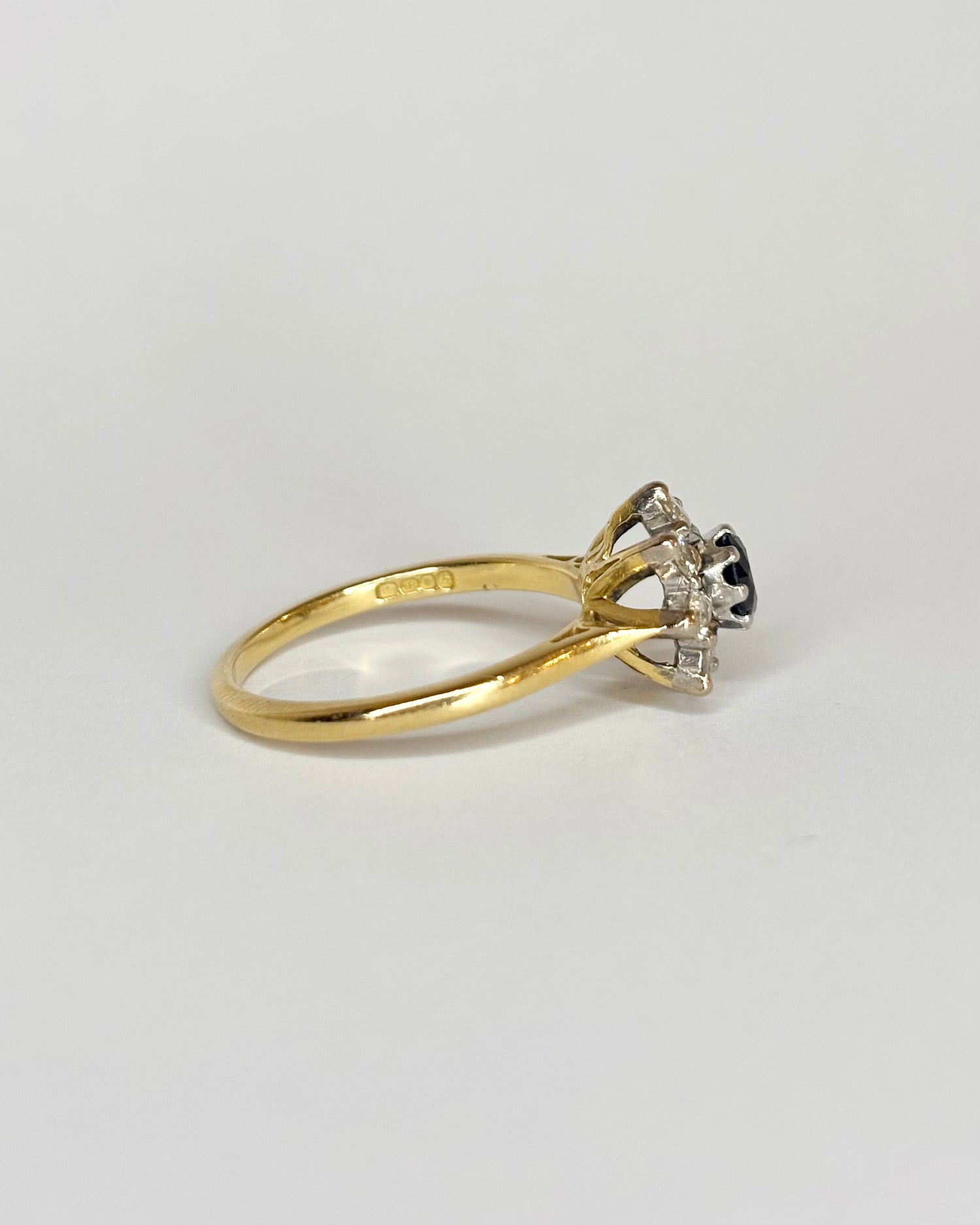 Bague Marguerite Saphir 0.84 carat & Diamants 0.40 carat "Arya"