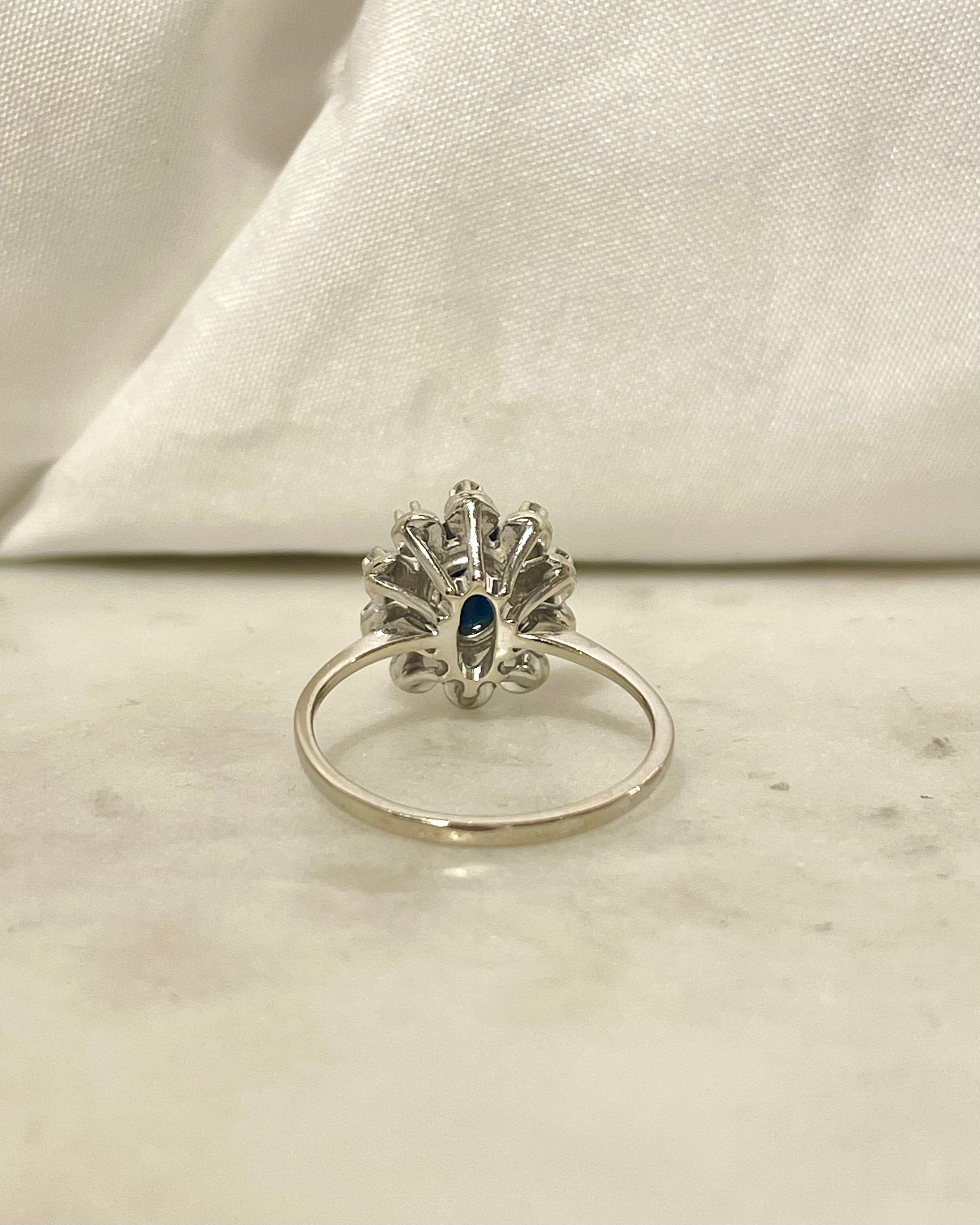 Bague Marguerite Saphir 1.05 carat & 10 Diamants “Shana”