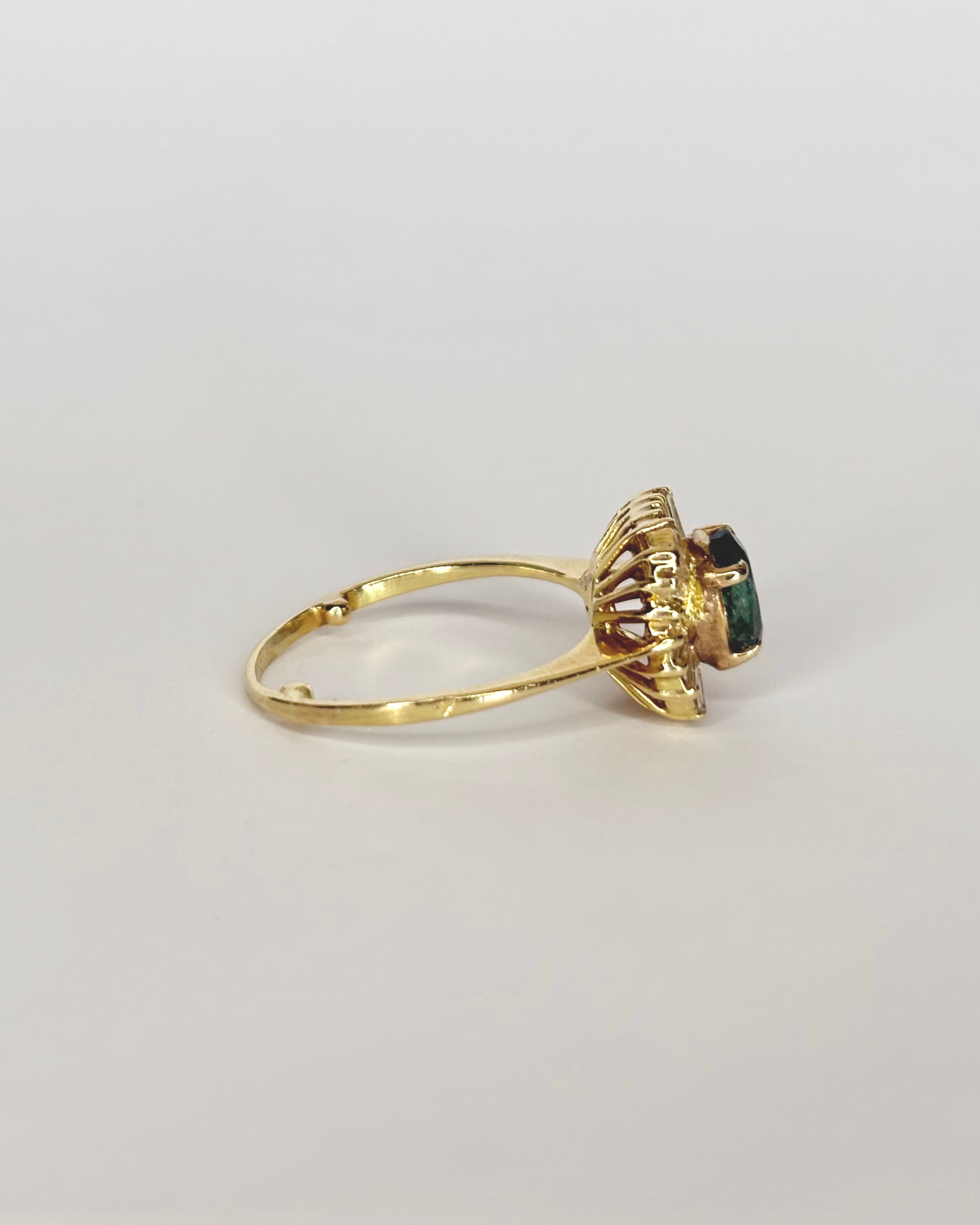 Bague Marguerite Émeraude 0.95 ct & 22 Diamants "Albane"