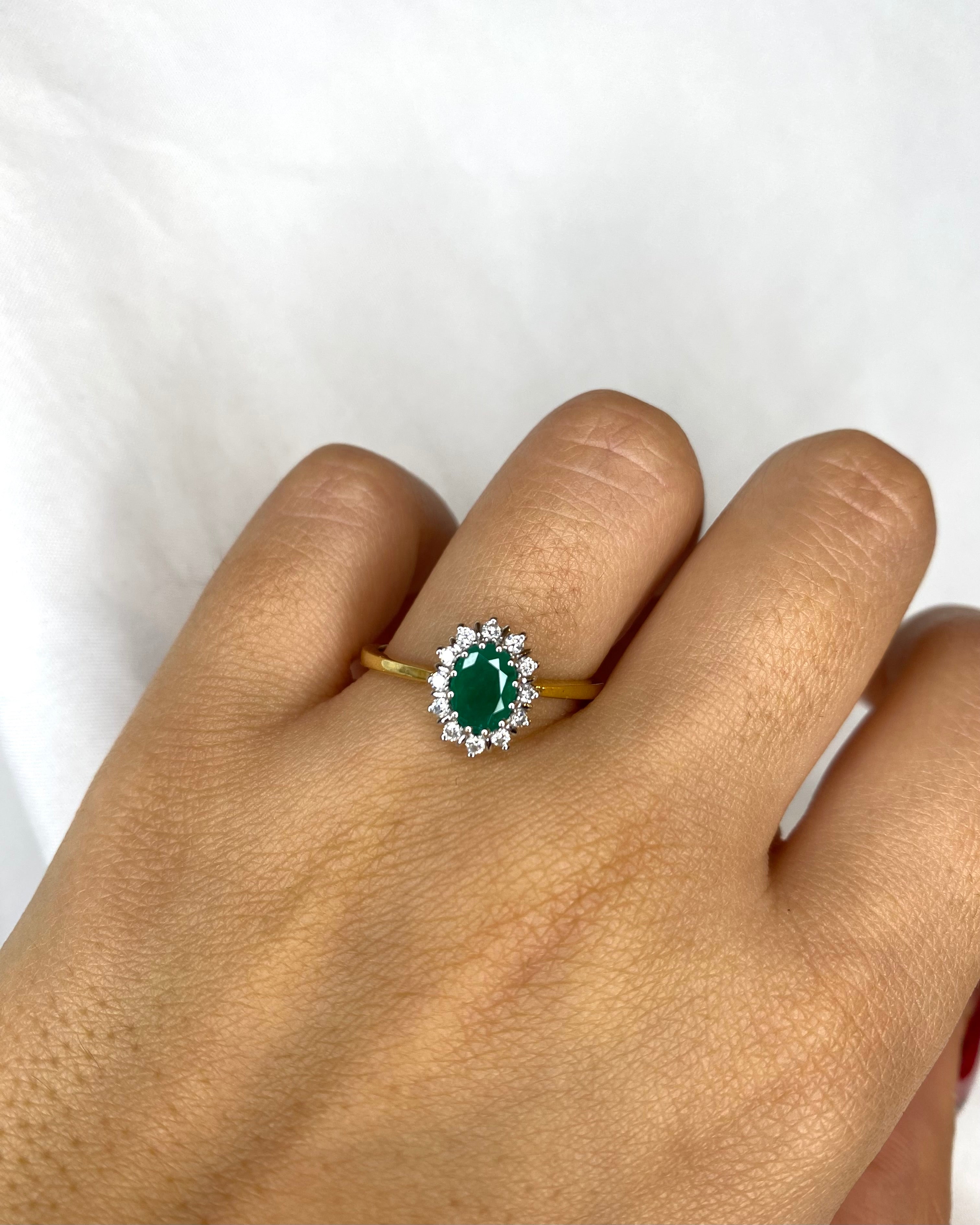 Bague Marguerite Émeraude 0.76 carat & 12 Diamants "Selma"