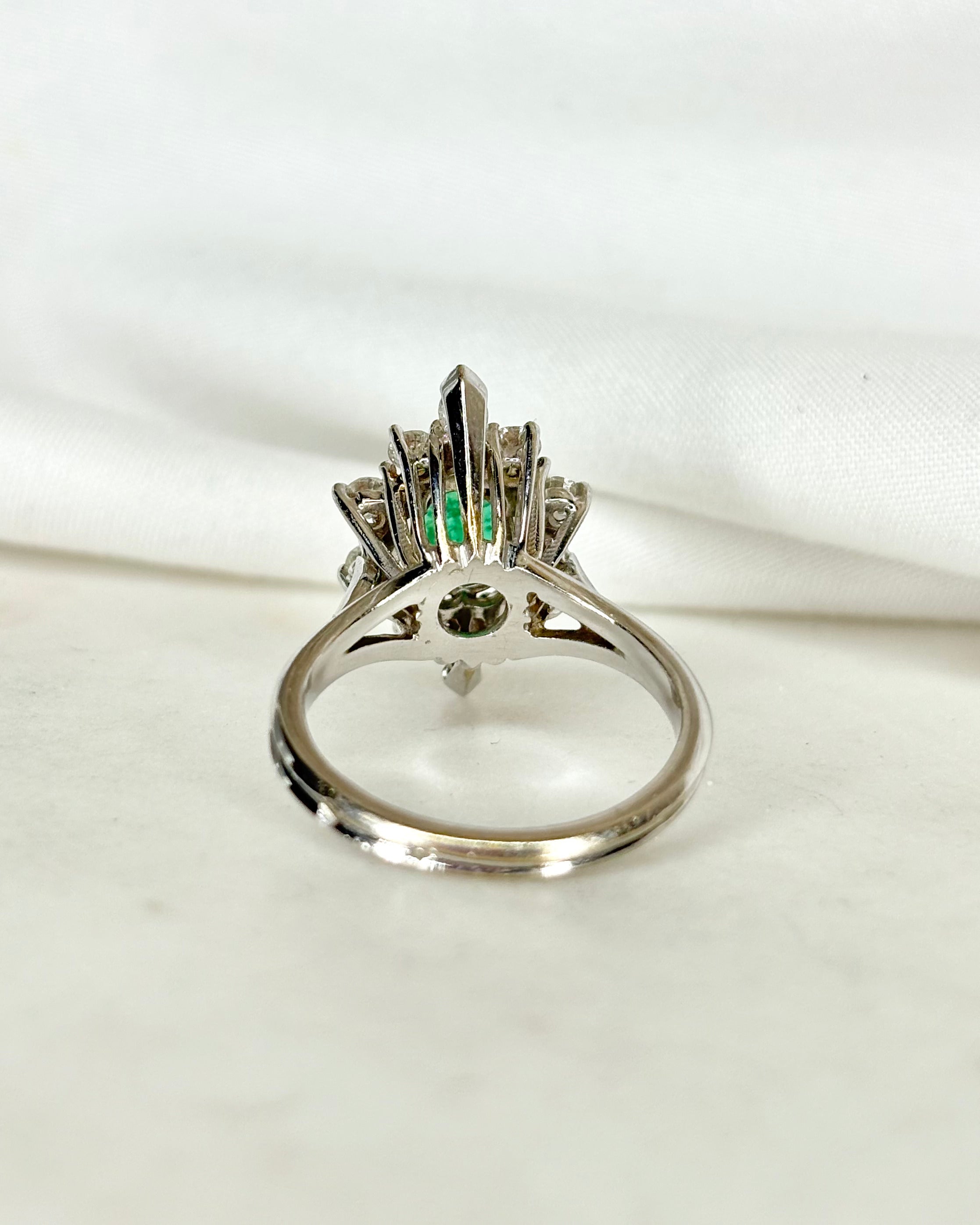 Bague Marquise Émeraude 1.40 carat & Diamants 0.62 carat "Leslie"