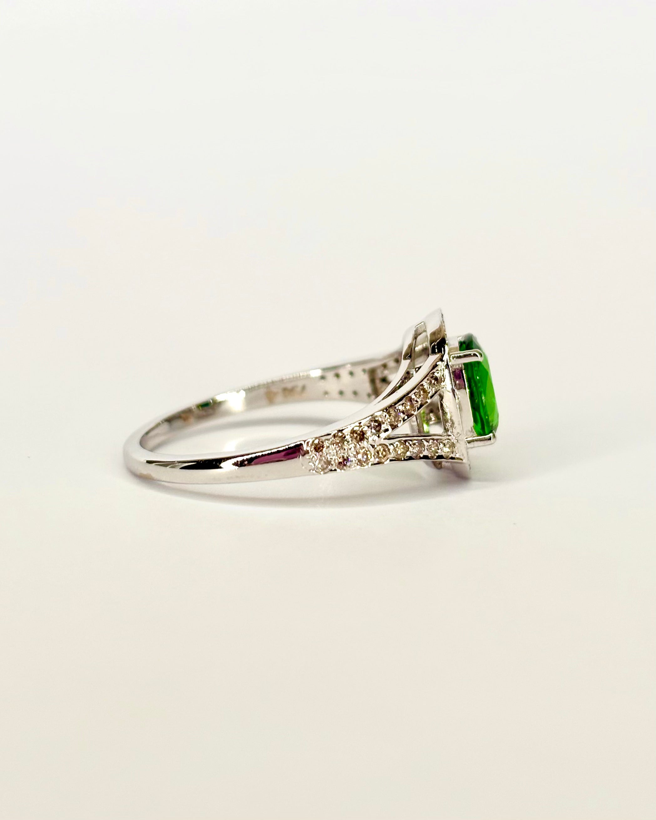 Marguerite Ring Garnet Green Tsavorite 0.90 ct & 54 Diamonds "Juliette"
