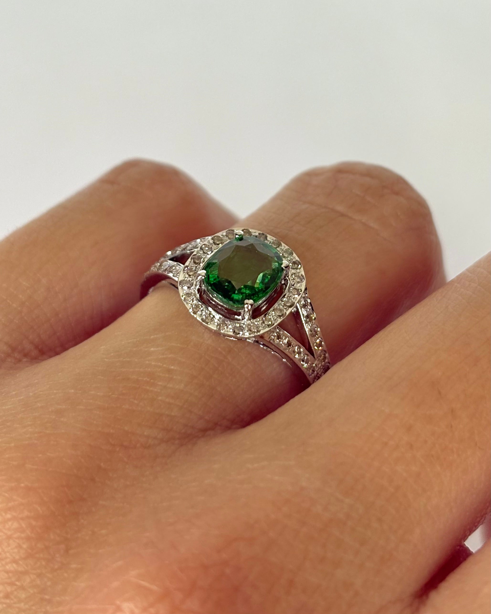 Marguerite Ring Garnet Green Tsavorite 0.90 ct & 54 Diamonds "Juliette"
