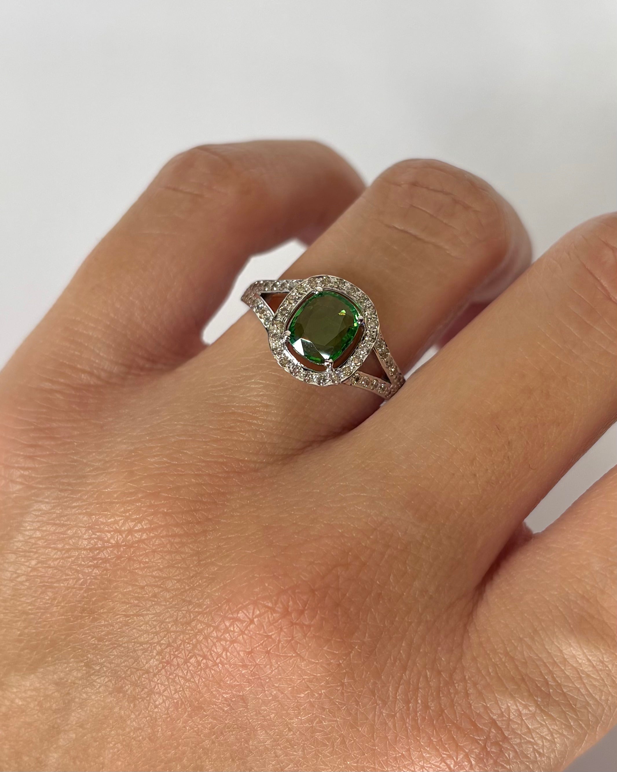 Marguerite Ring Garnet Green Tsavorite 0.90 ct & 54 Diamonds "Juliette"