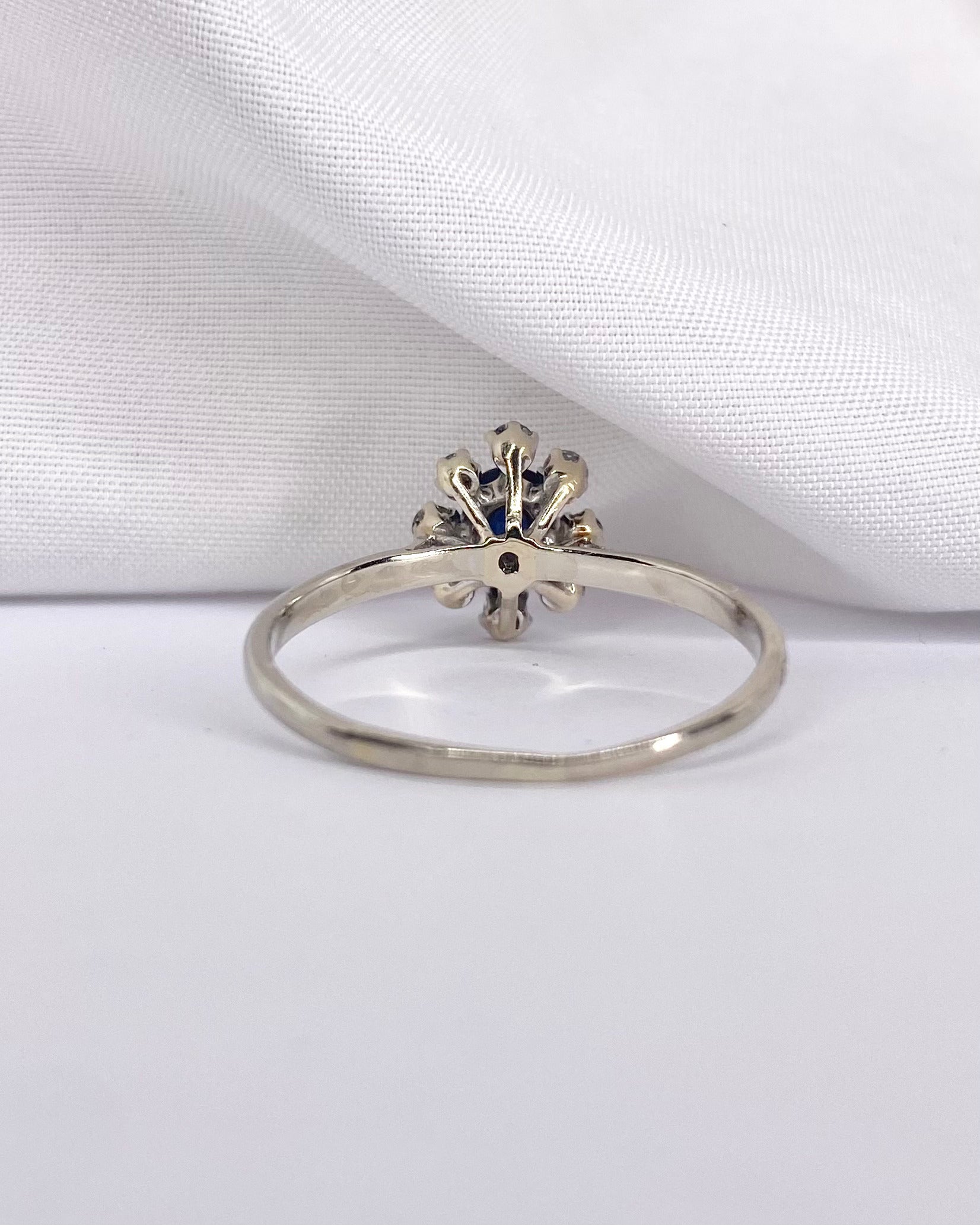 Bague Marguerite Saphir 0.60 carat & 8 Diamants "Leonor"