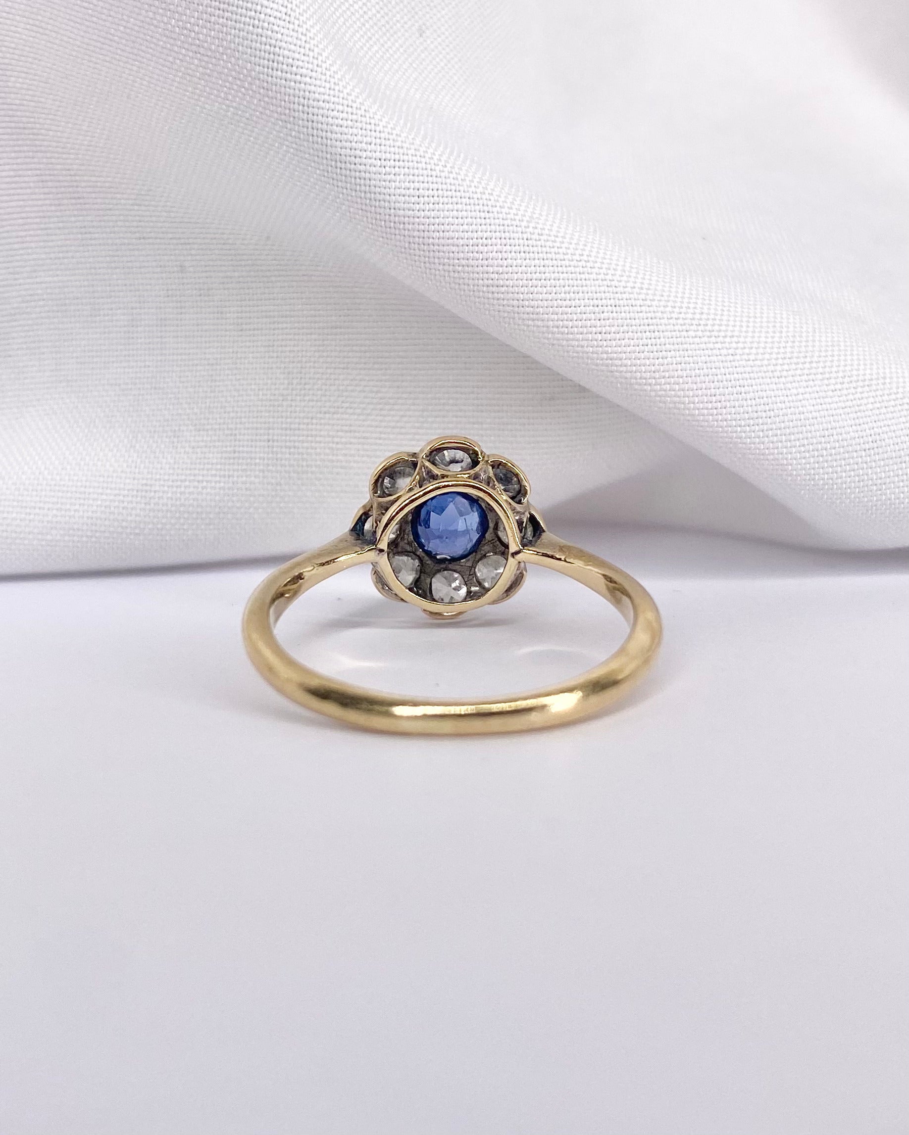 Bague Marguerite Saphir Bleu Ciel & 7 Diamants "Emeline"
