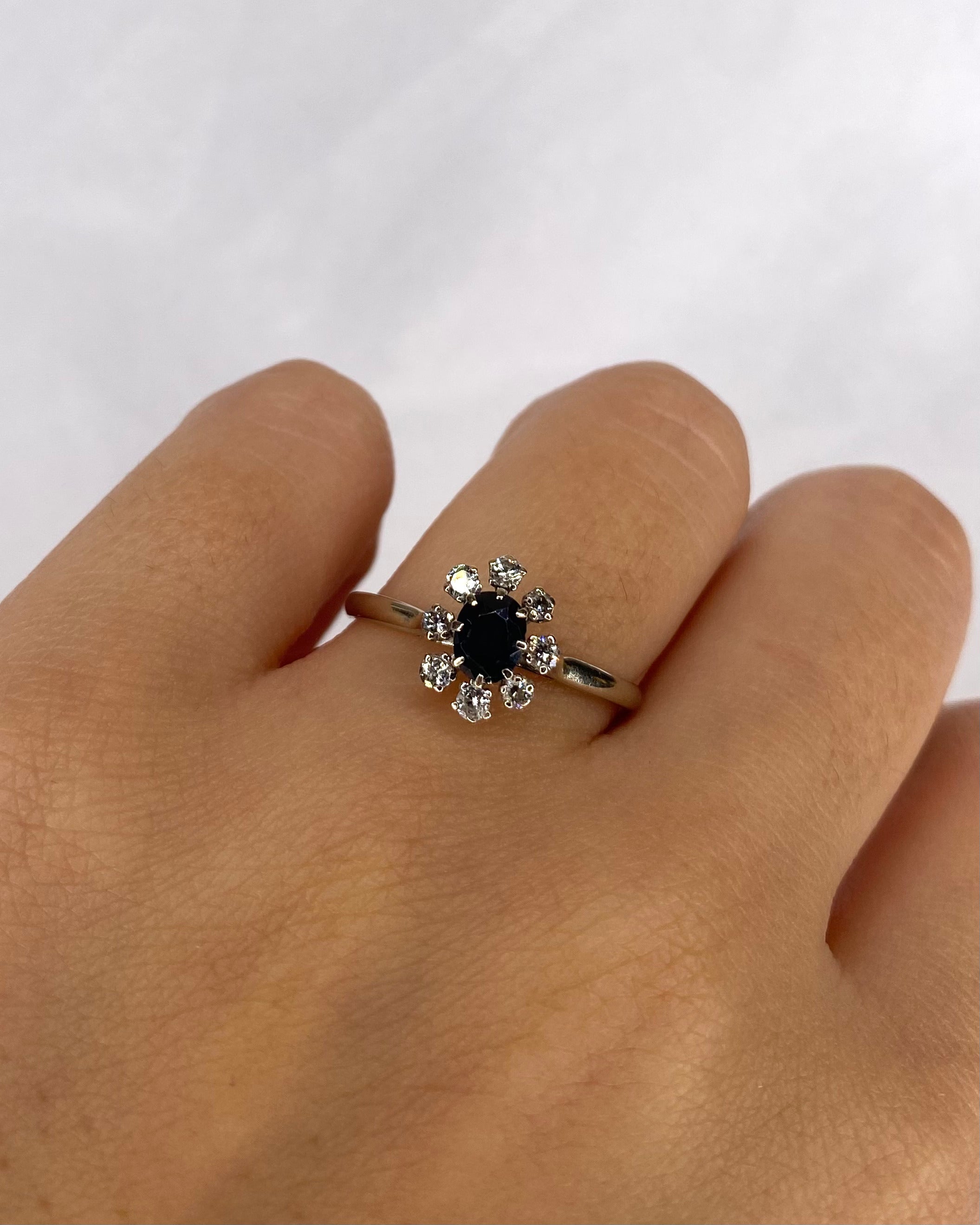 Bague Marguerite Saphir 0.60 carat & 8 Diamants "Leonor"