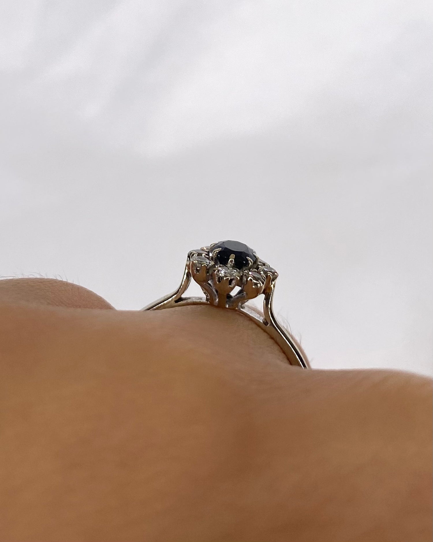 Bague Marguerite Saphir 0.60 carat & 8 Diamants "Leonor"