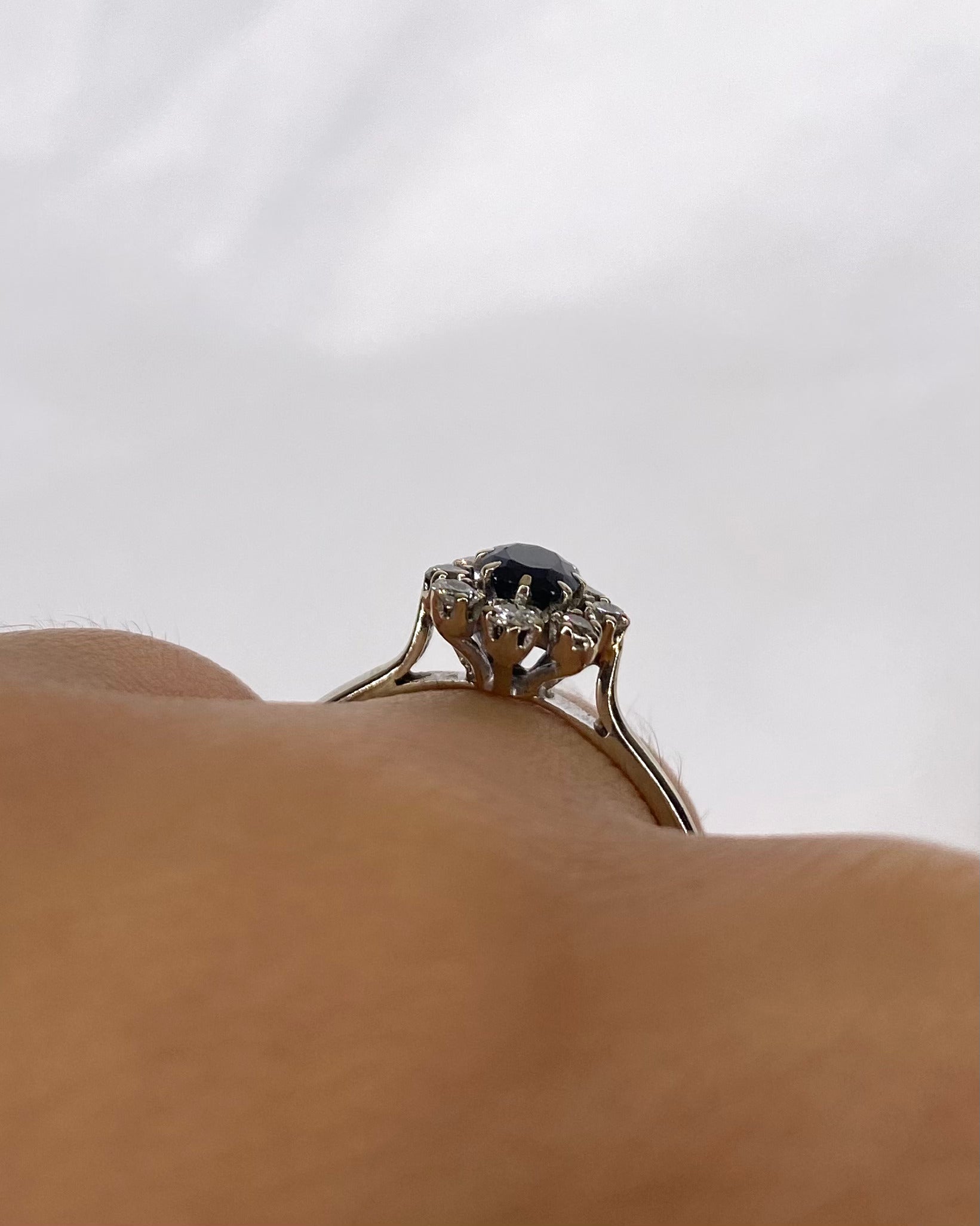 Bague Marguerite Saphir 0.60 carat & 8 Diamants "Leonor"