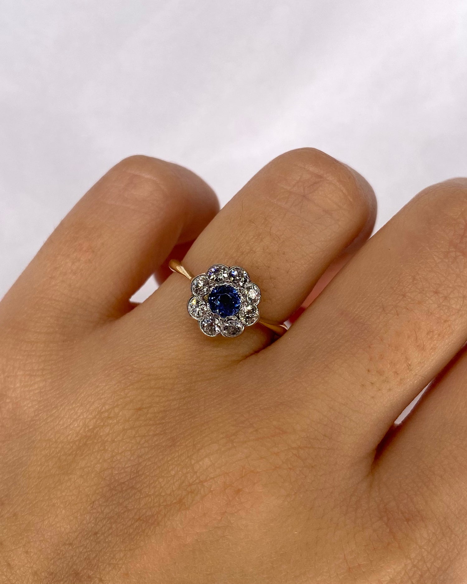 Bague Marguerite Saphir Bleu Ciel & 7 Diamants "Emeline"