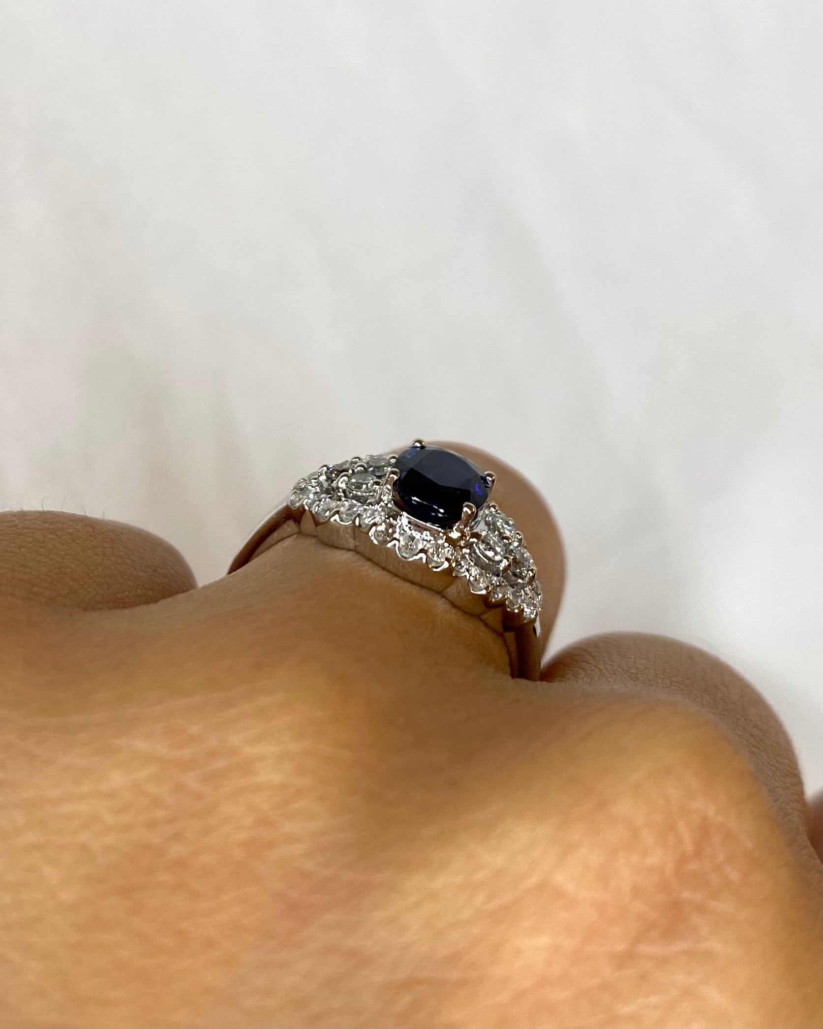 Bague Marguerite Saphir 1.06 carat & 34 Diamants 0.80 carat "Barbara"
