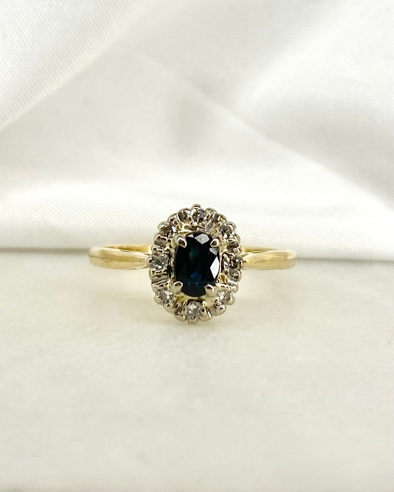 Bague Marguerite Saphir 0.50 carat & 8 Diamants "Emna"