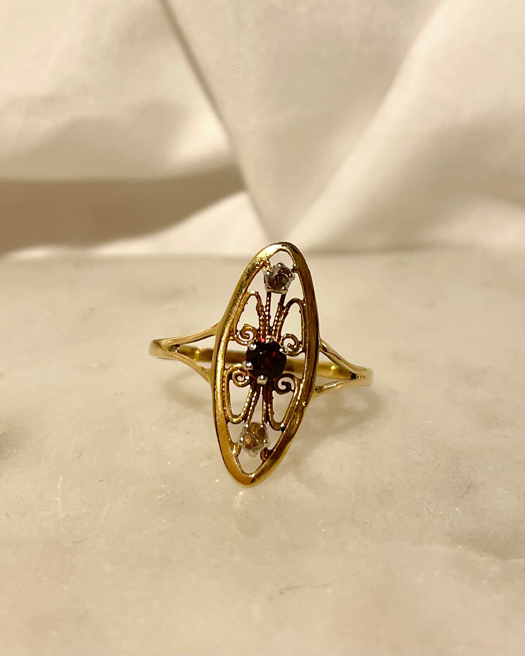 Bague Marquise Grenat 0.15 carat & Diamants "Claudette"