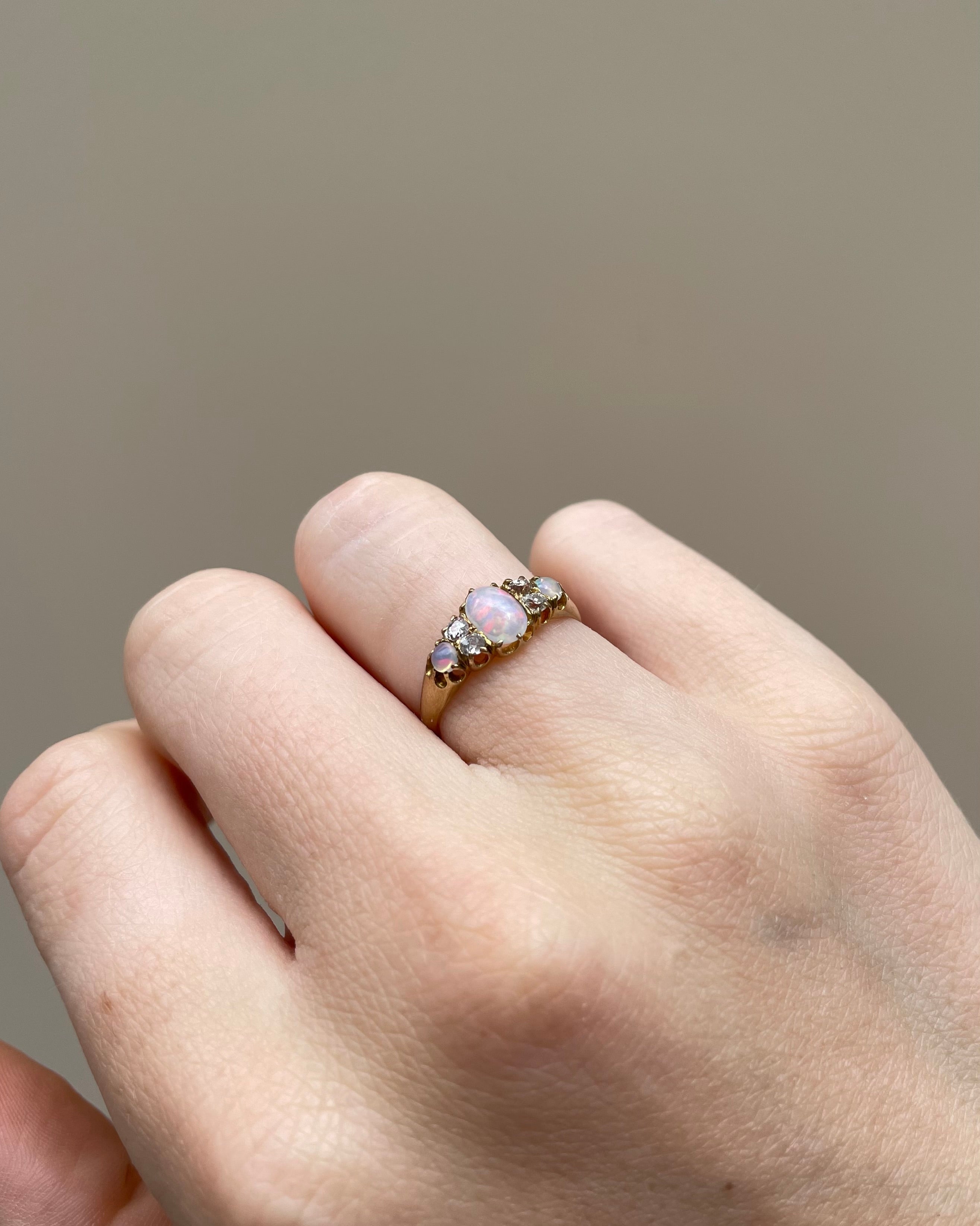 Bague Rivière Opales 0.50 carat & Diamants "Astrid"