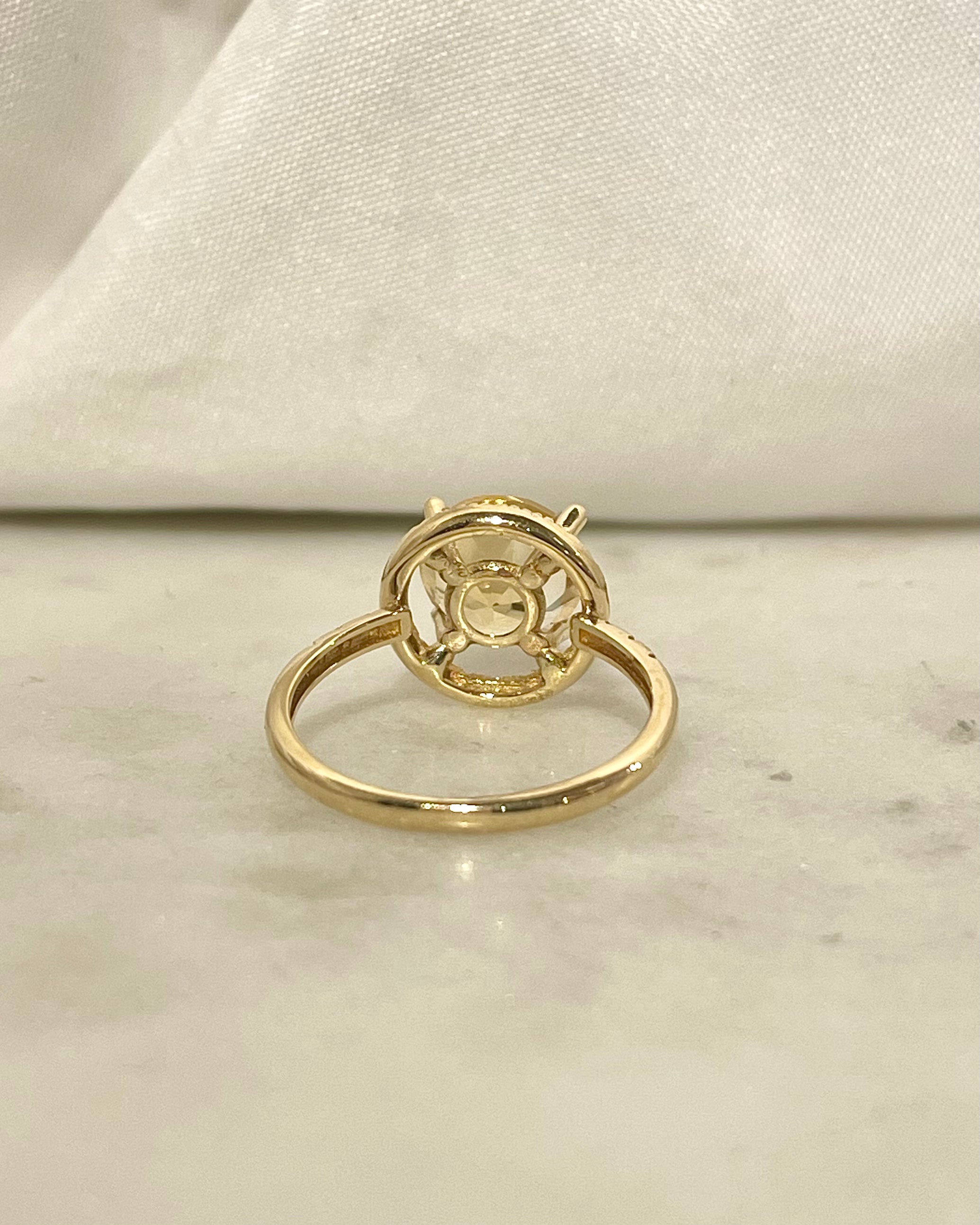 Anillo solitario citrino 1.37 quilates y 26 diamantes Mauboussin