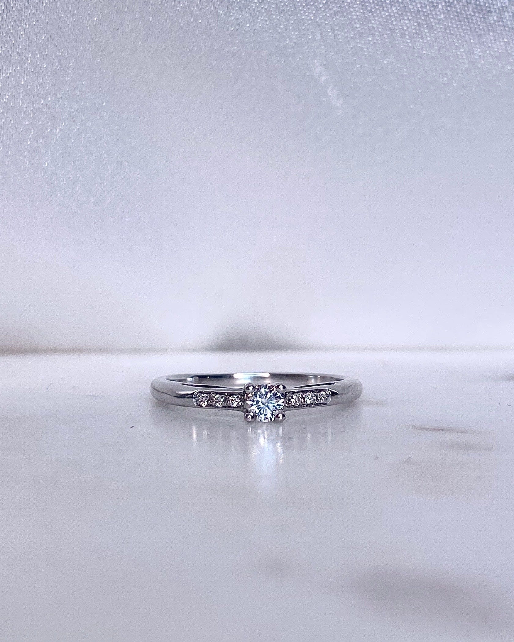 Anillo solitario diamantes 0.15 quilates "Nyra"