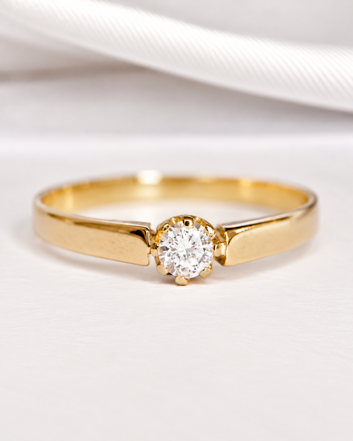 Solitaire Diamond Ring "Emilie"