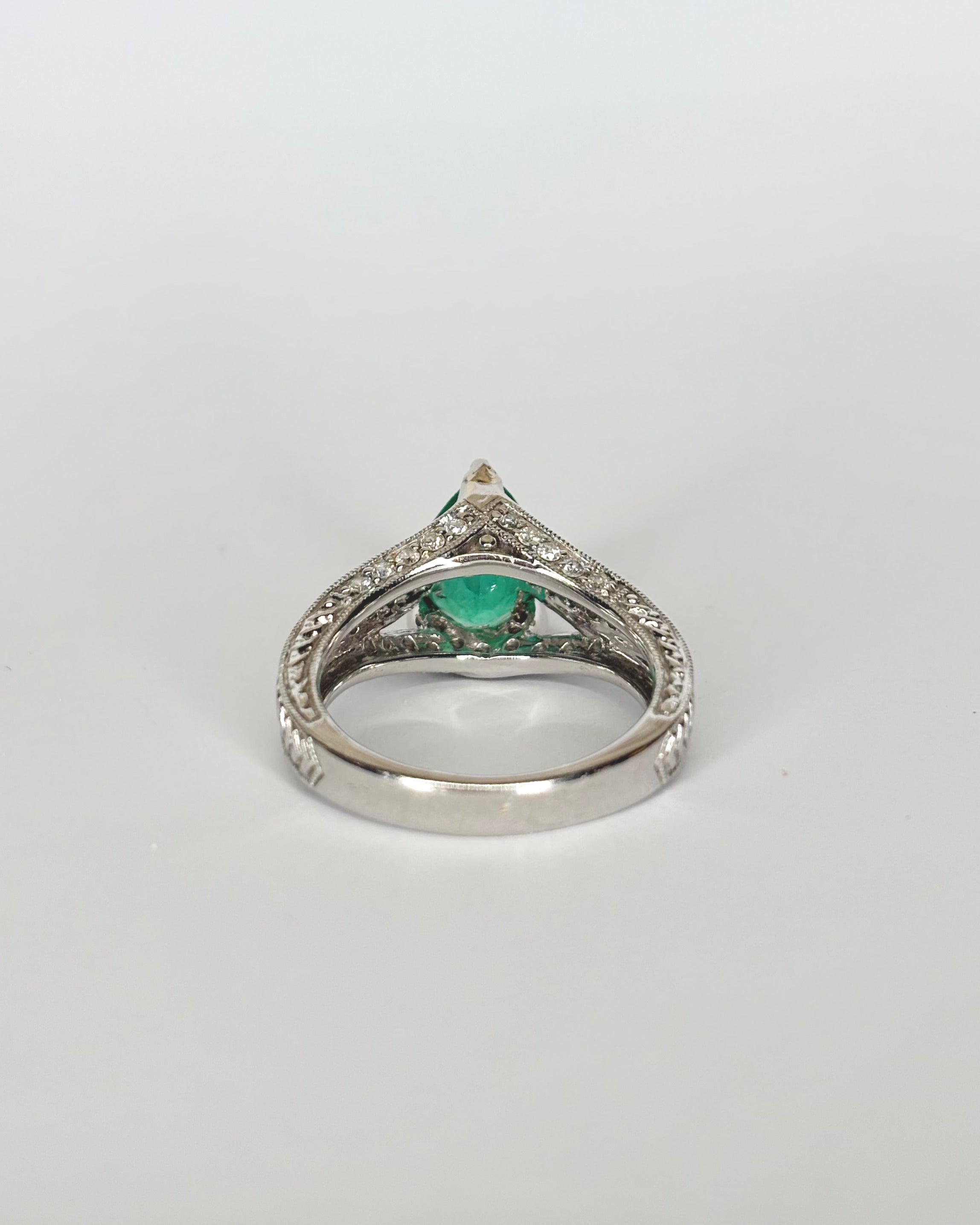 Bague Vintage Émeraude 2 cts & 33 Diamants "Gladys"