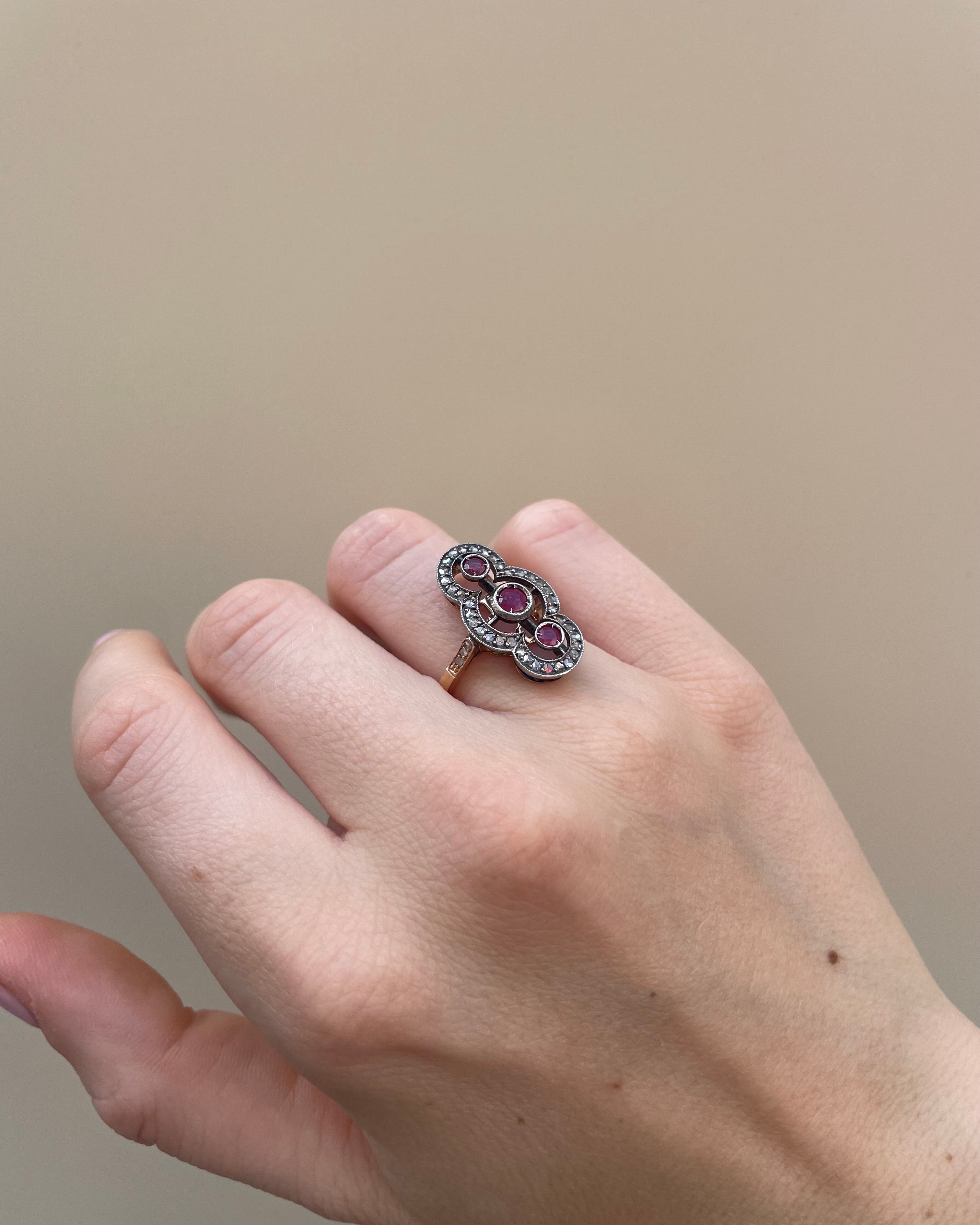 Bague Art-Déco Rubis 0.70 carat & 42 Diamants "Élise"