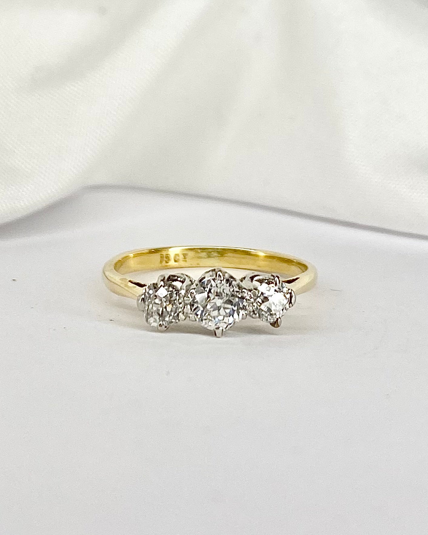Anillo Trilogía Diamantes 0.60 quilates "Lou"
