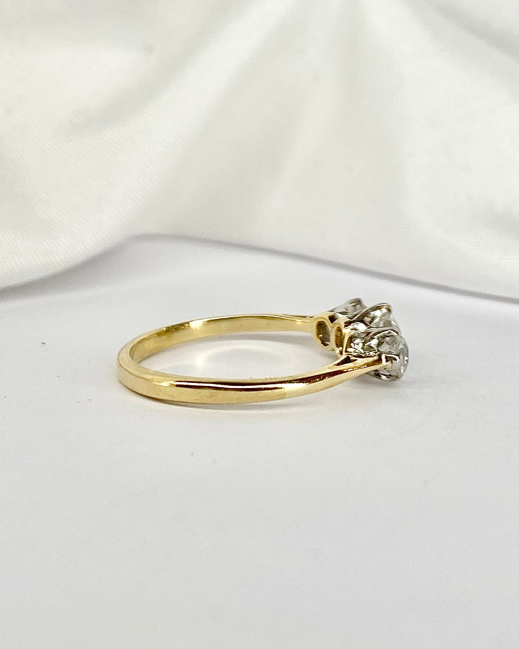 Anillo Trilogía Diamantes 0.60 quilates "Lou"