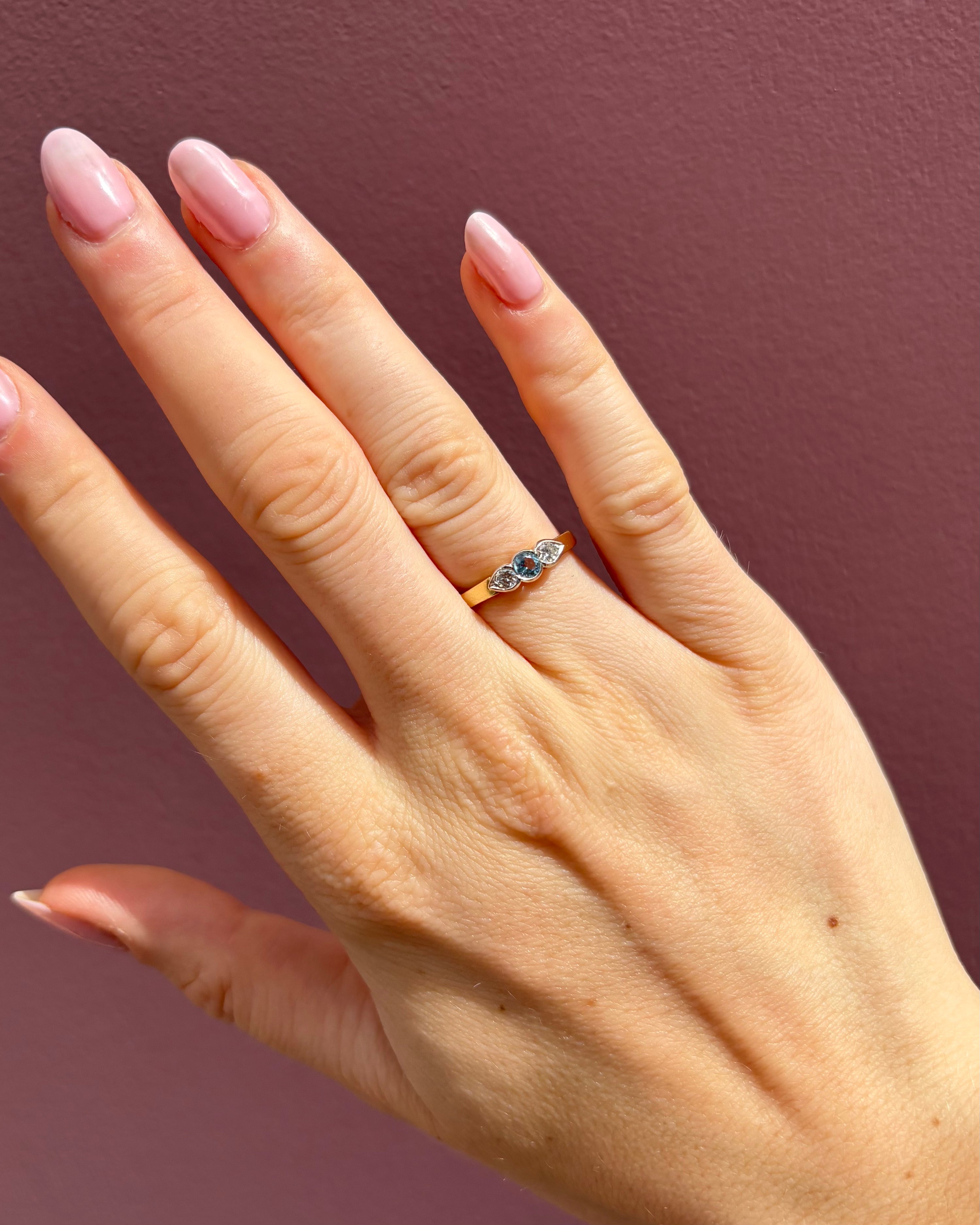 Anillo Trilogía Aguamarina y Diamantes "Sam"
