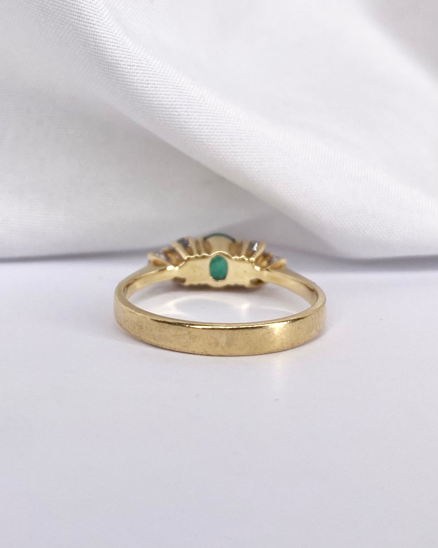 Bague Trilogie Émeraude 0.54 carat & 6 Diamants "Feriel"