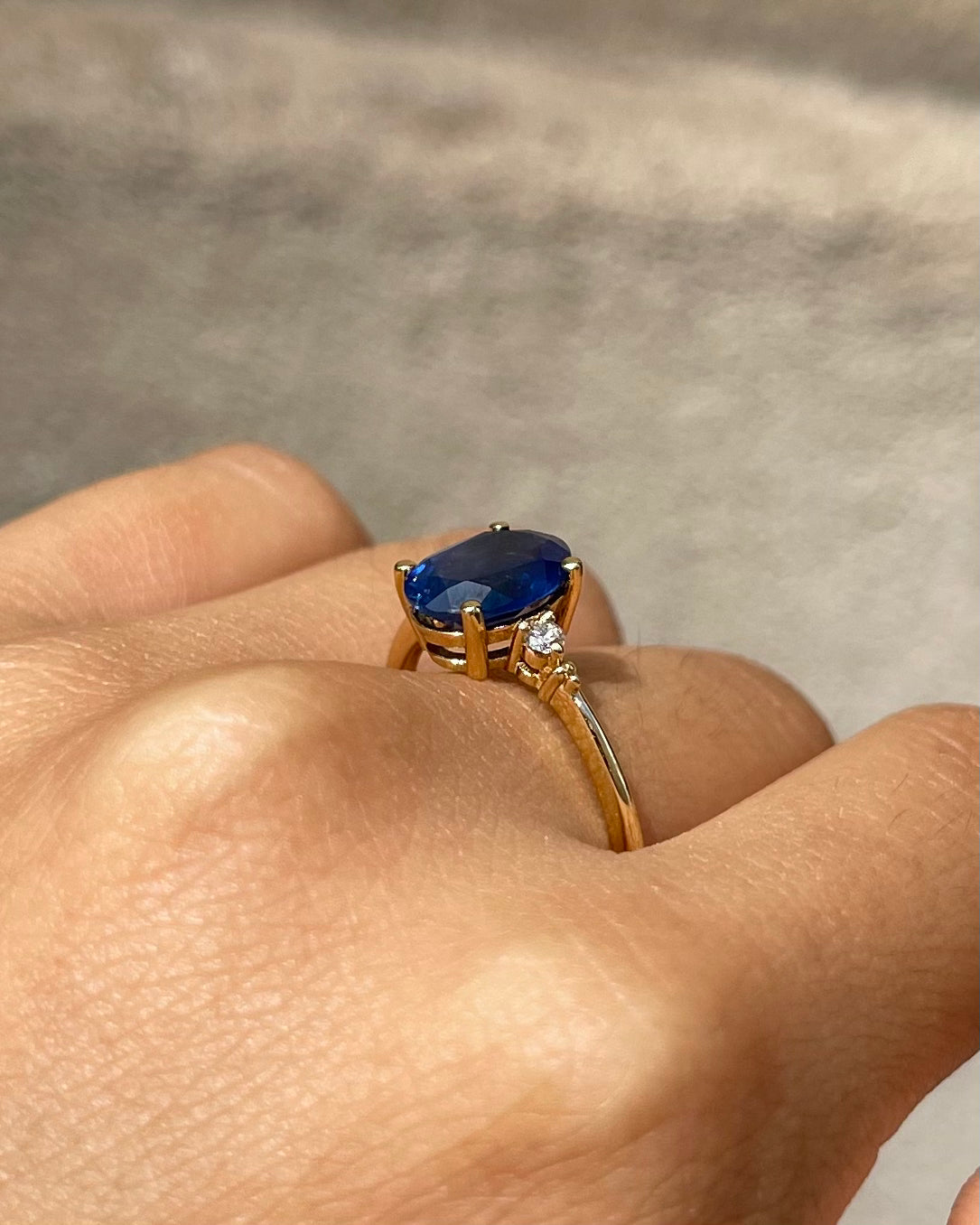 Bague Trilogie Saphir bleu royal 2 carats & Diamants "Callie"