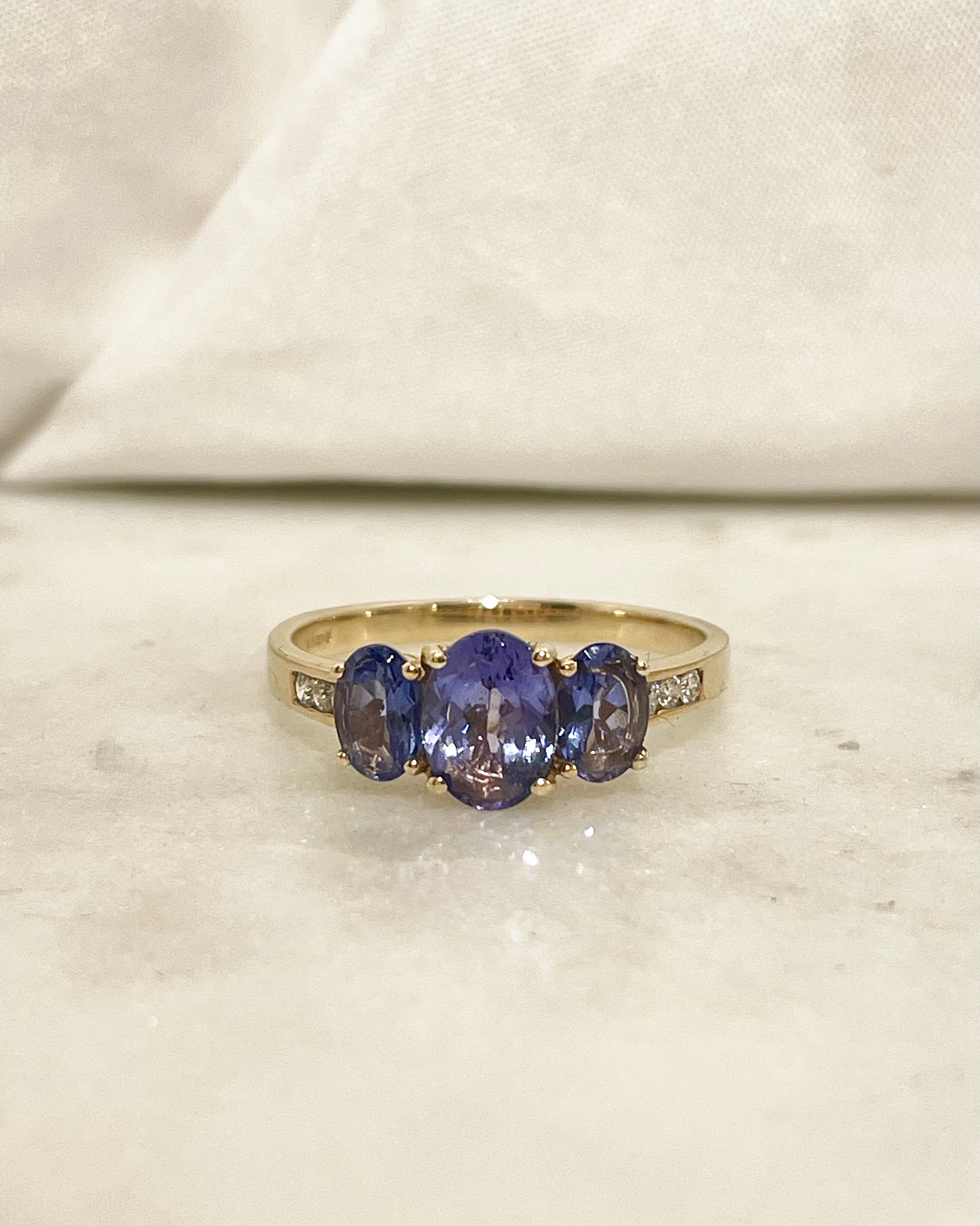 Bague Trilogie Tanzanites 2,16 carats et Diamants "Lynne"