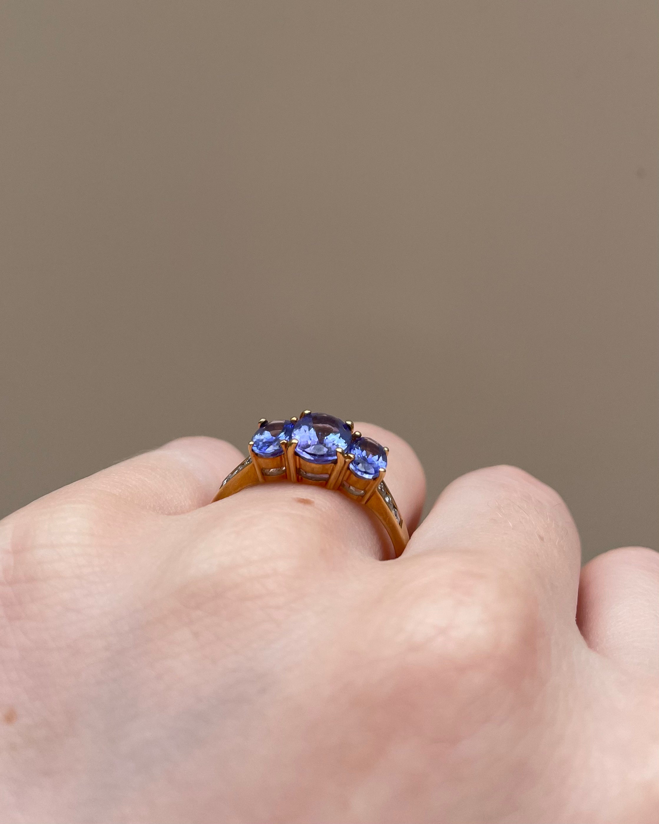 Bague Trilogie Tanzanites 2,16 carats et Diamants "Lynne"